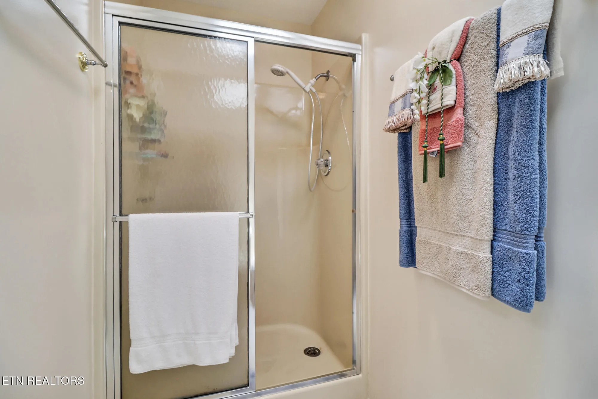 Property Slideshow image 39 of 43 | 131 snead dr, Crossville, TN, 38558