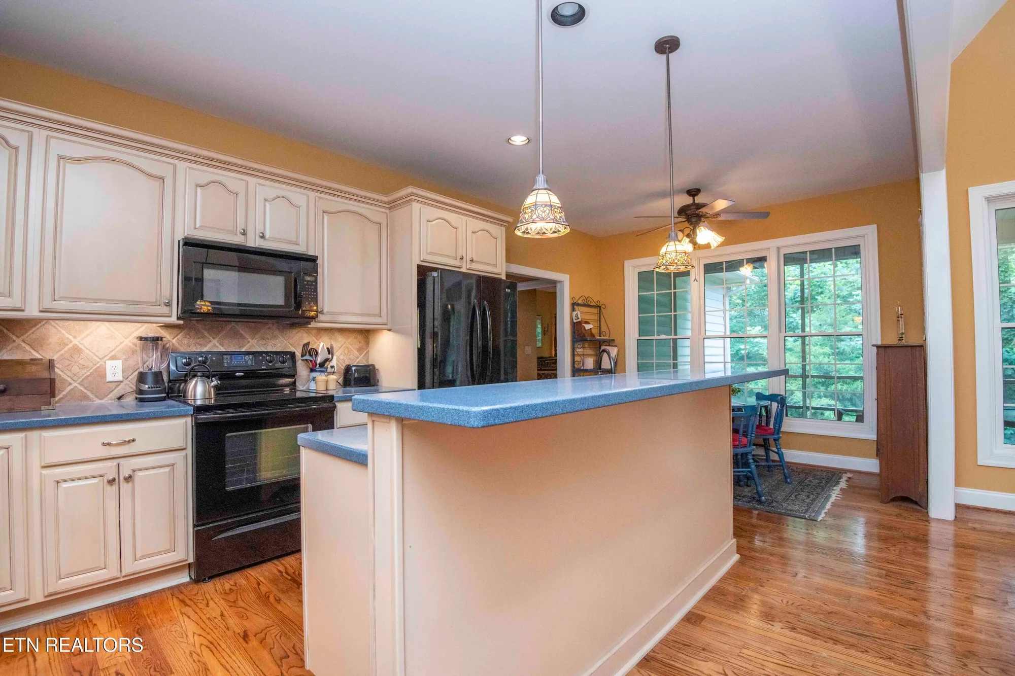 Property Slideshow image 20 of 45 | 308 tahlequah dr, Loudon, TN, 37774