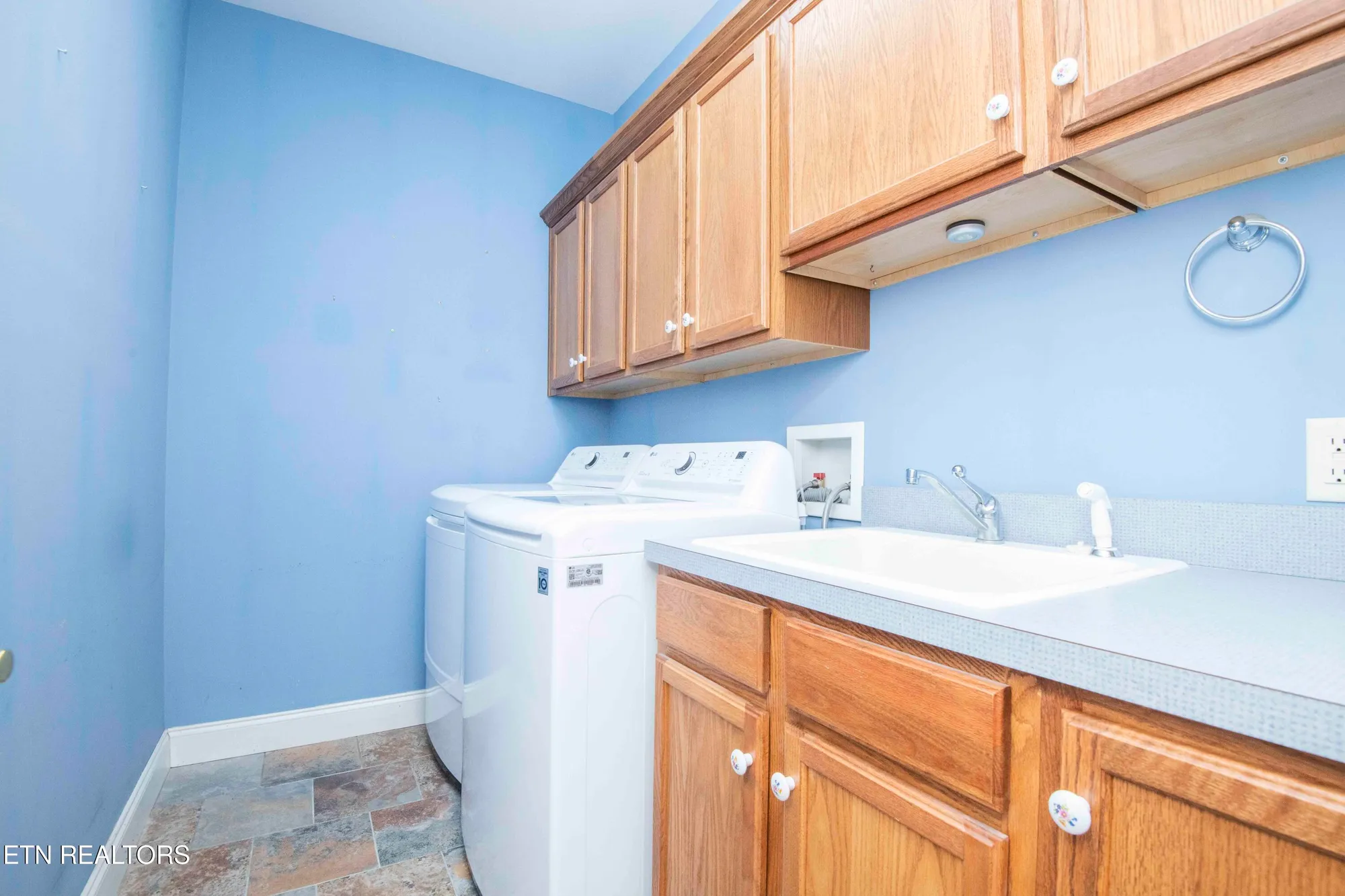 Property Slideshow image 21 of 45 | 308 tahlequah dr, Loudon, TN, 37774