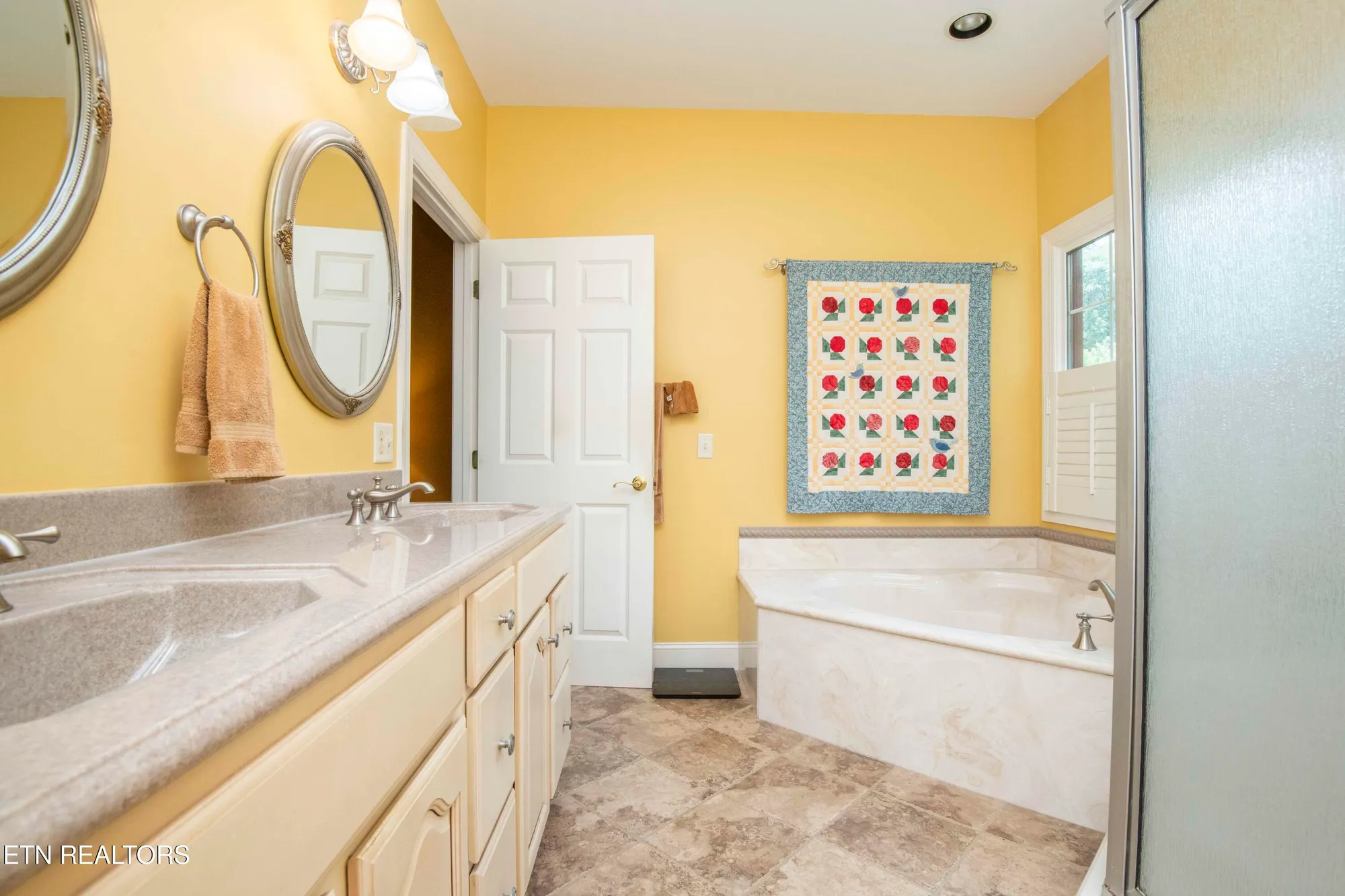 Property Slideshow image 24 of 45 | 308 tahlequah dr, Loudon, TN, 37774