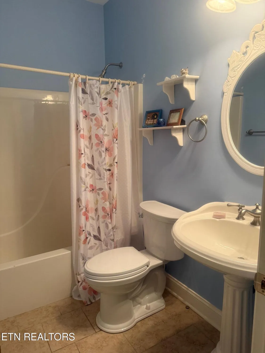 Property Slideshow image 28 of 45 | 308 tahlequah dr, Loudon, TN, 37774