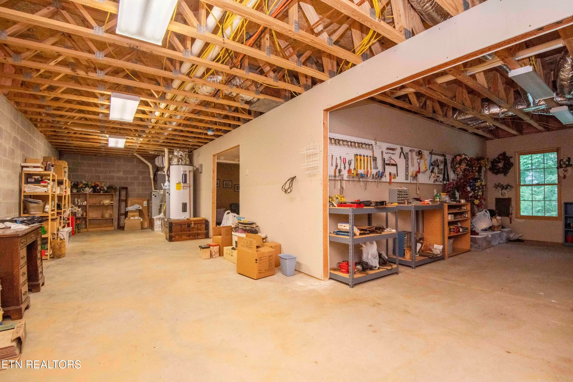 Property Slideshow image 42 of 45 | 308 tahlequah dr, Loudon, TN, 37774