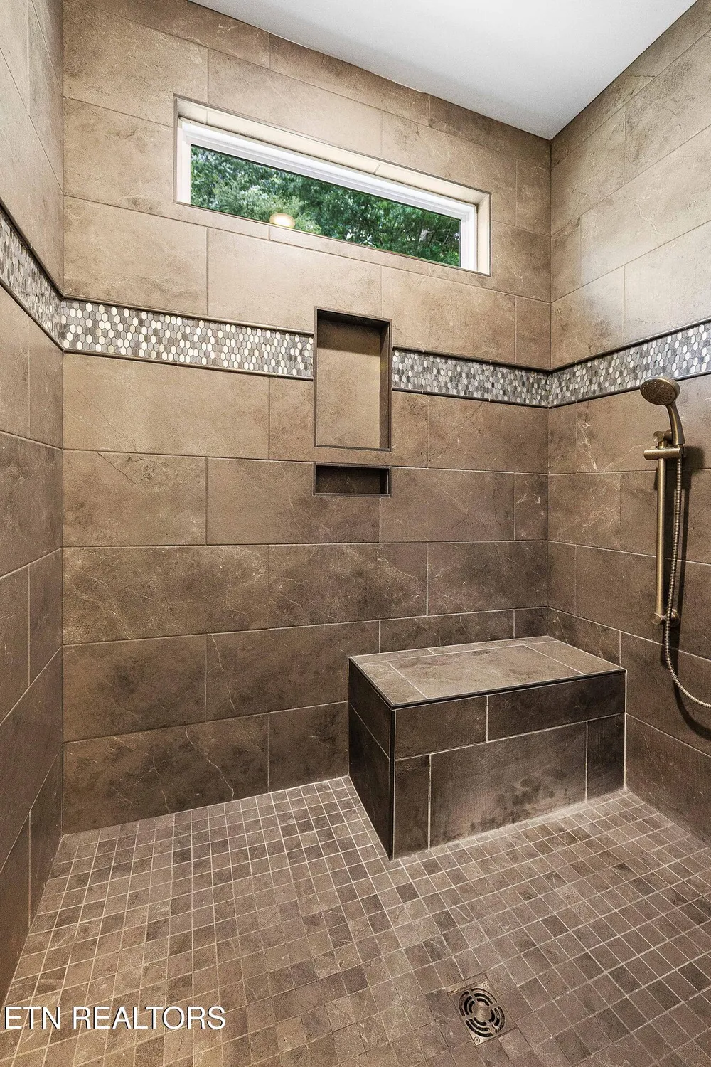 Property Slideshow image 29 of 47 | 225 cedar branch trl, Lenoir City, TN, 37772