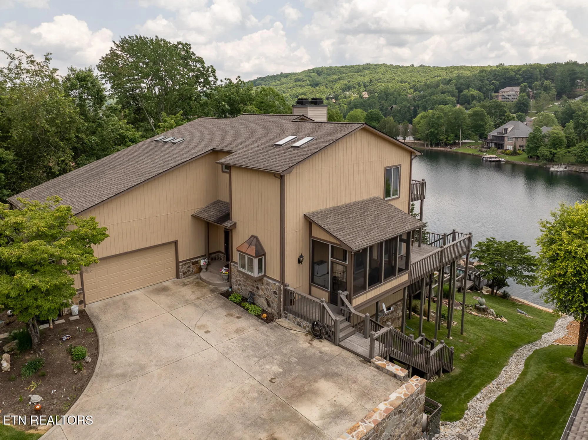 Property Slideshow image 5 of 39 | 20 brixton ln, Crossville, TN, 38558