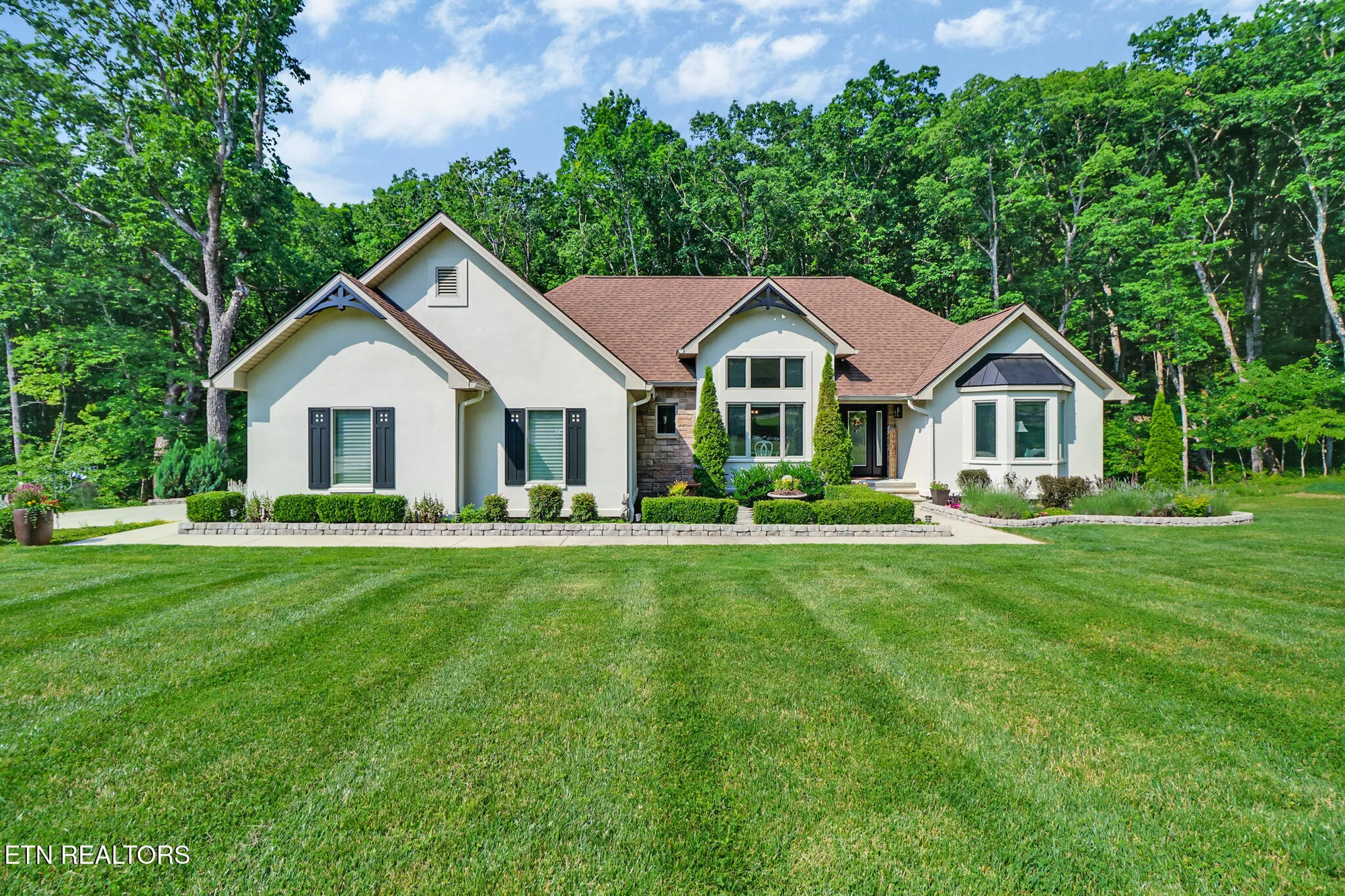 Property Slideshow image 1 of 54 | 40 kingsley ct, Crossville, TN, 38558