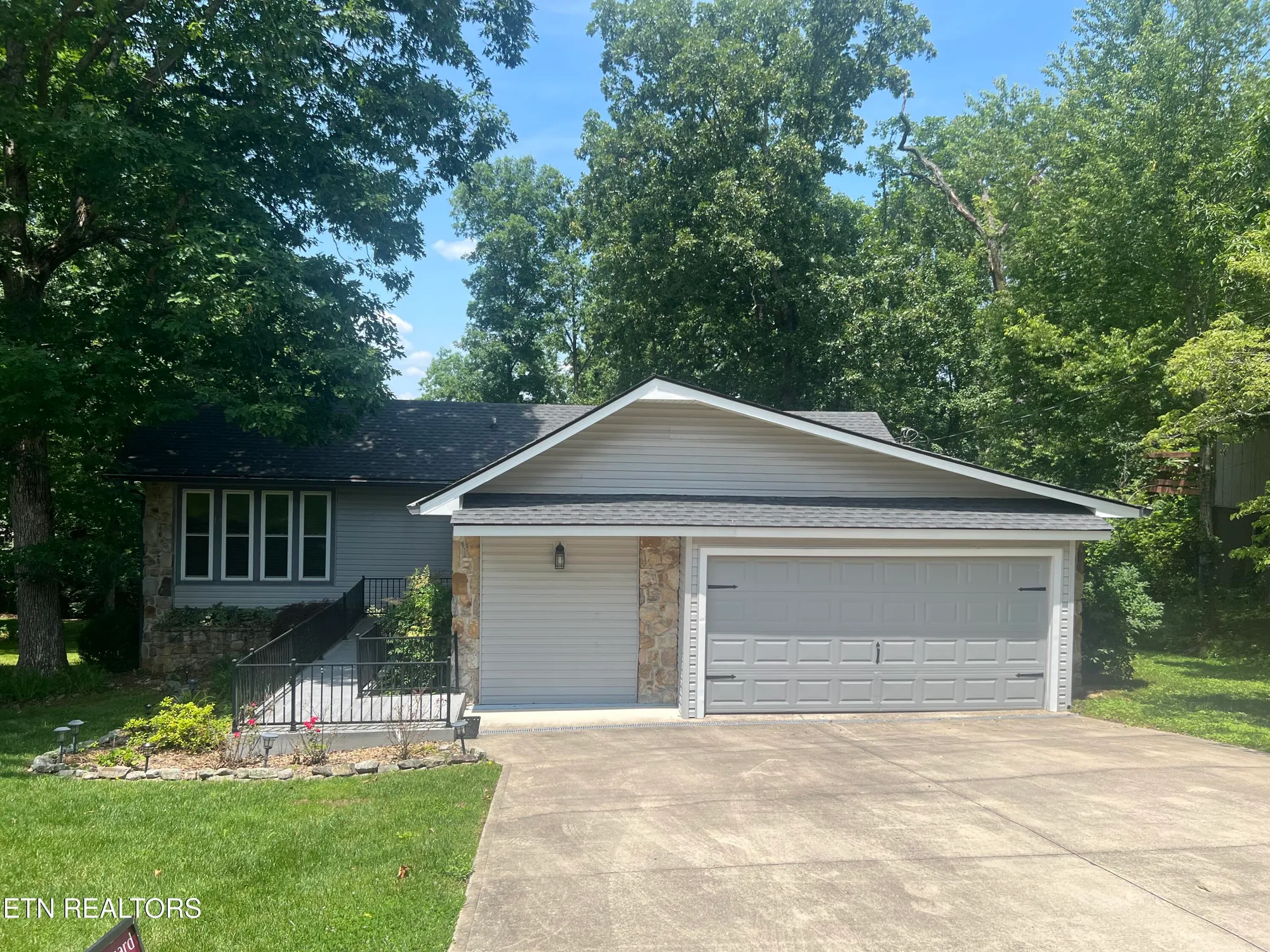 Property Slideshow image 3 of 60 | 137 lakeshire dr, Crossville, TN, 38558