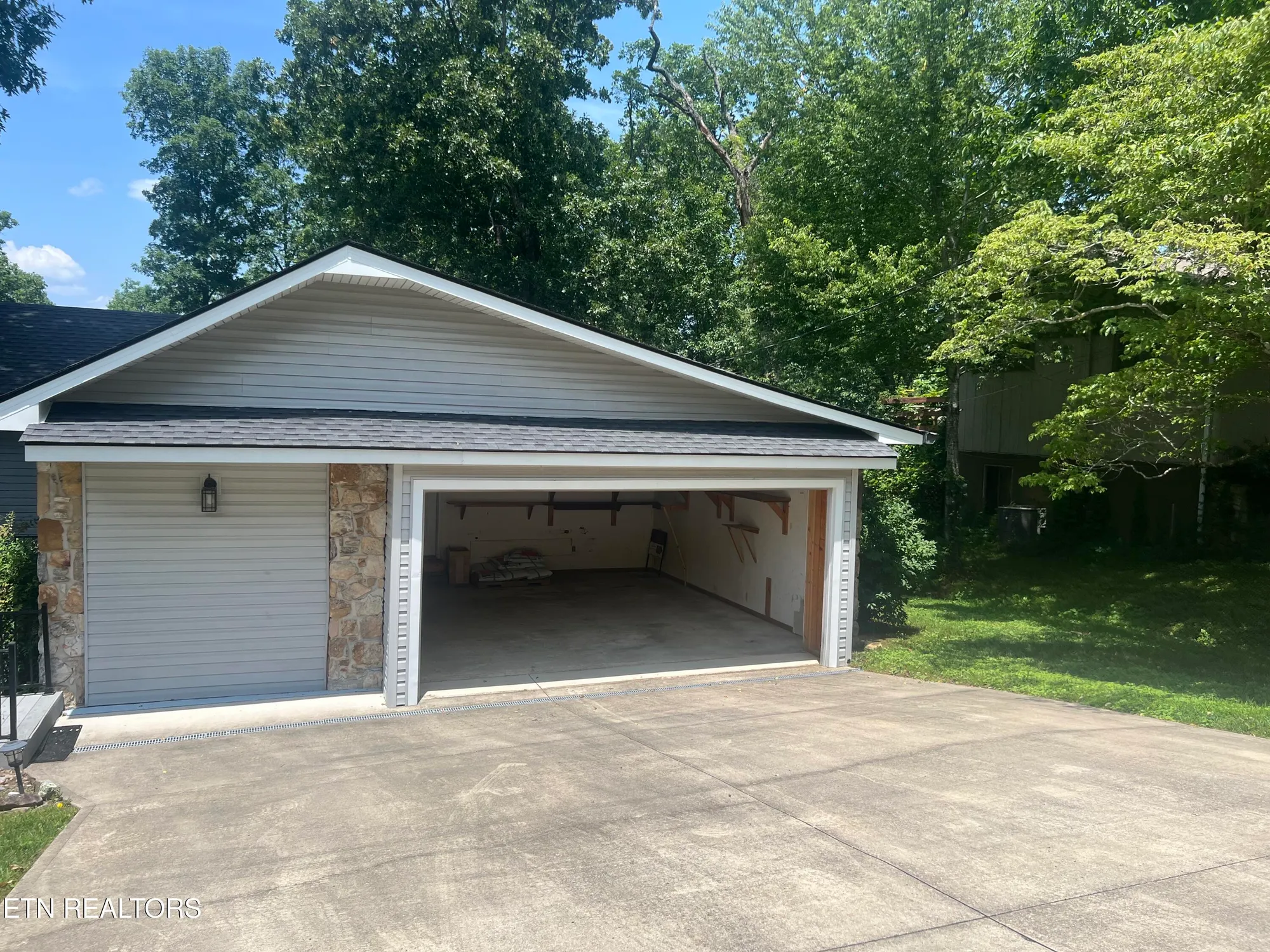 Property Slideshow image 4 of 60 | 137 lakeshire dr, Crossville, TN, 38558