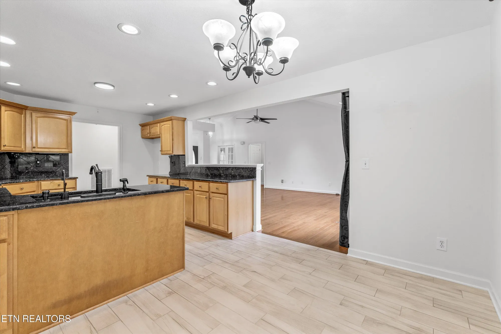 Property Slideshow image 15 of 28 | 140 chuniloti way, Loudon, TN, 37774