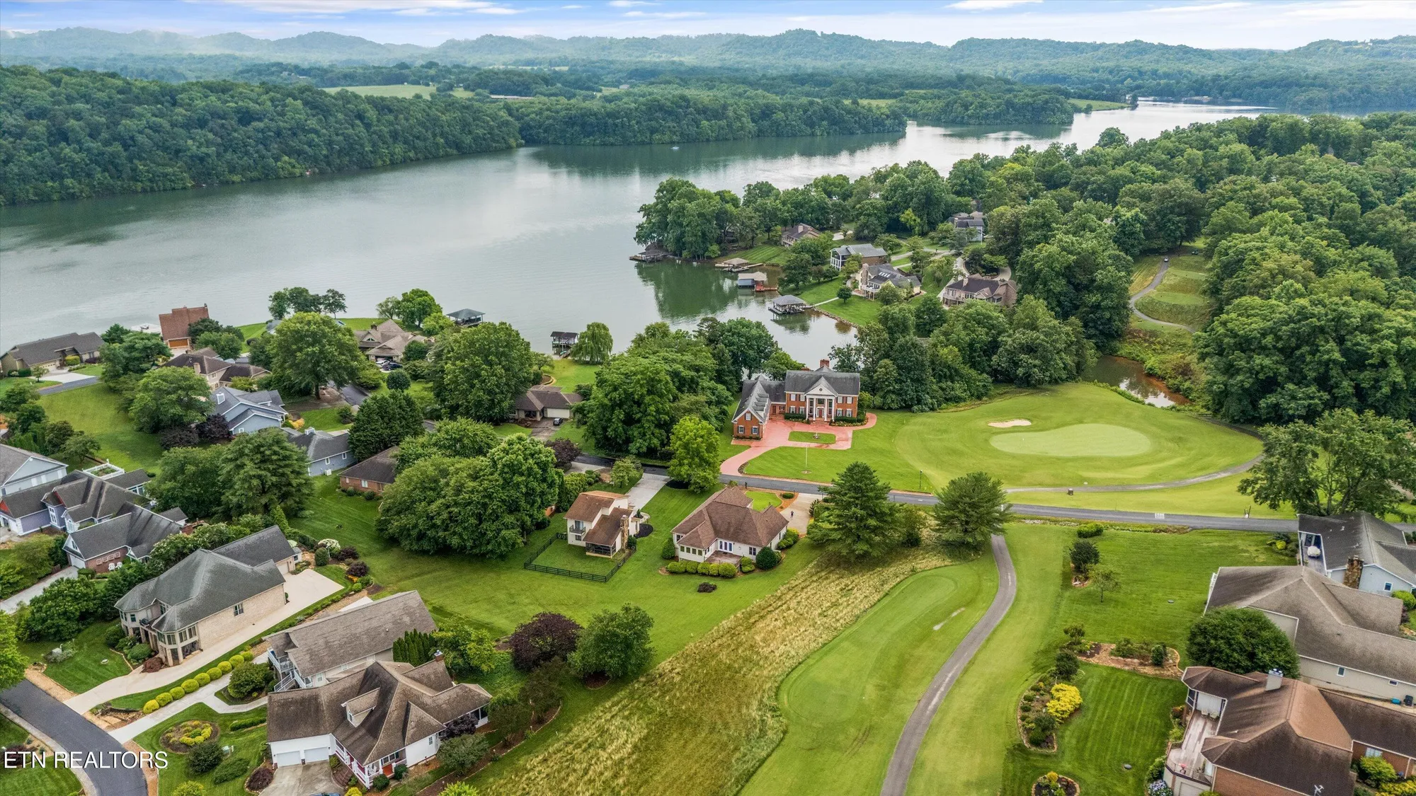 Property Slideshow image 5 of 28 | 140 chuniloti way, Loudon, TN, 37774