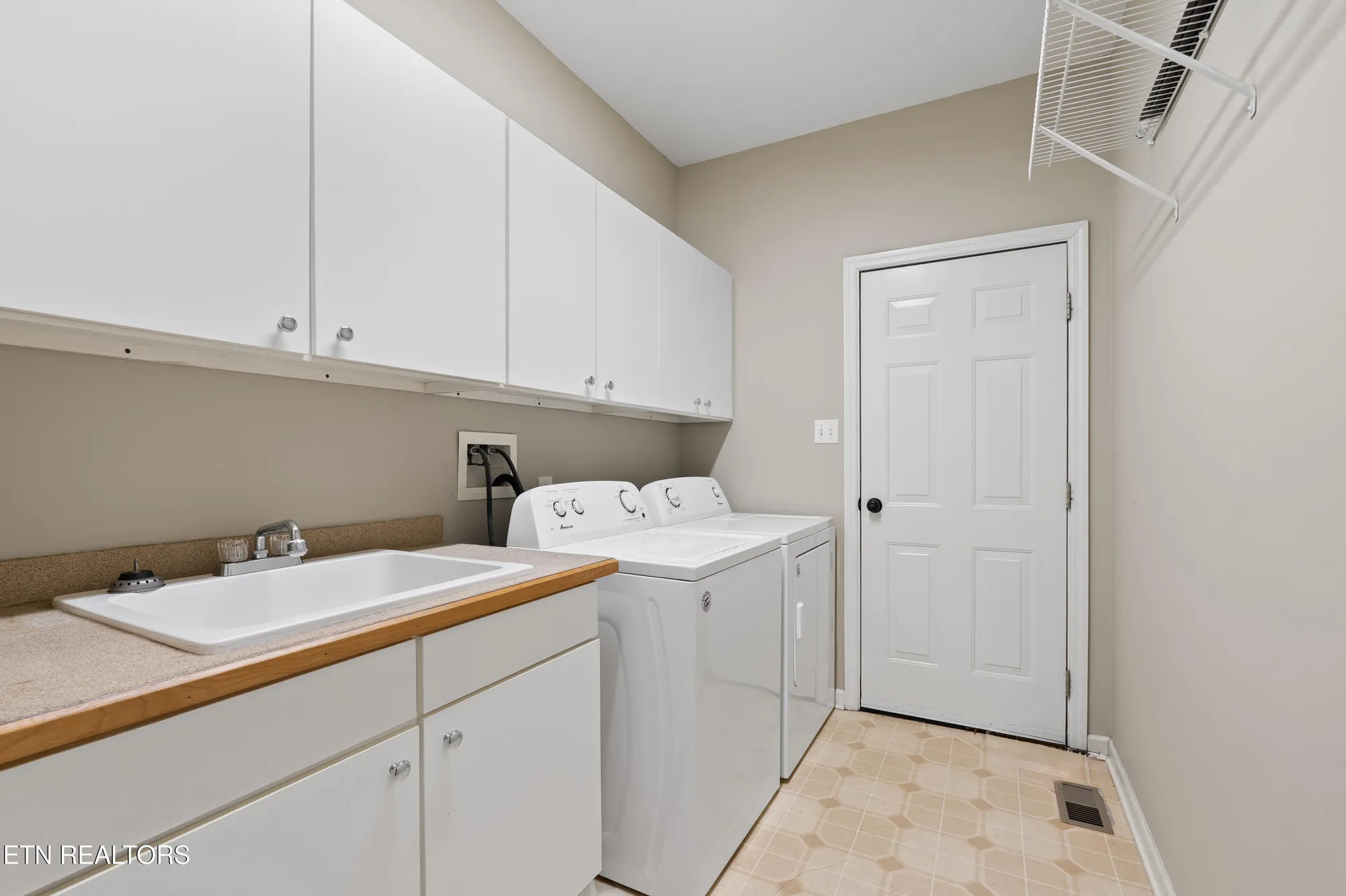 Property Slideshow image 20 of 57 | 612 sandpiper dr, Vonore, TN, 37885