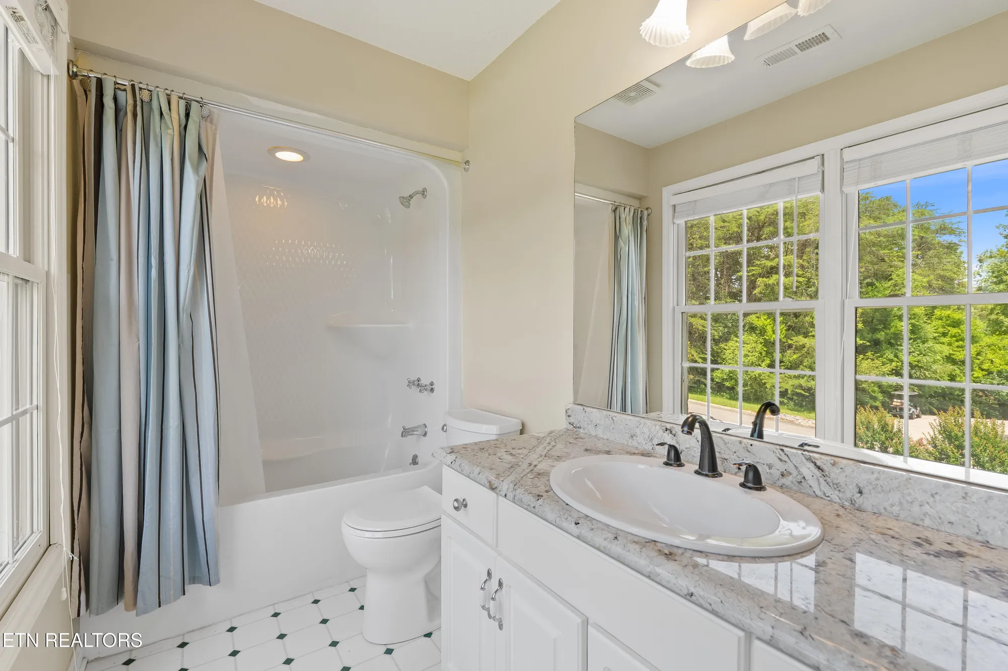 Property Slideshow image 33 of 57 | 612 sandpiper dr, Vonore, TN, 37885