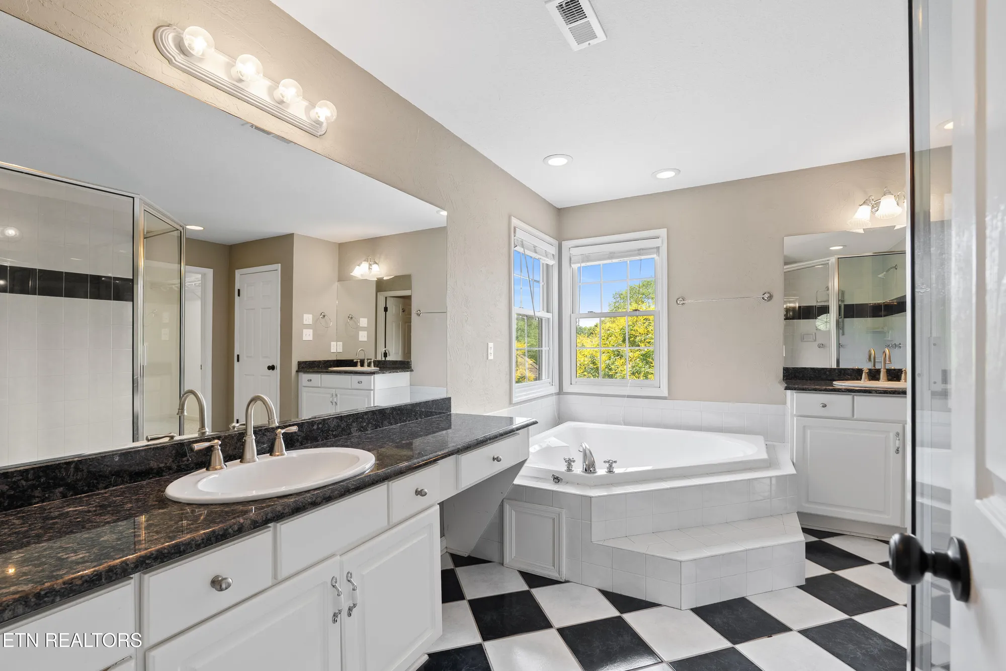 Property Slideshow image 26 of 57 | 612 sandpiper dr, Vonore, TN, 37885