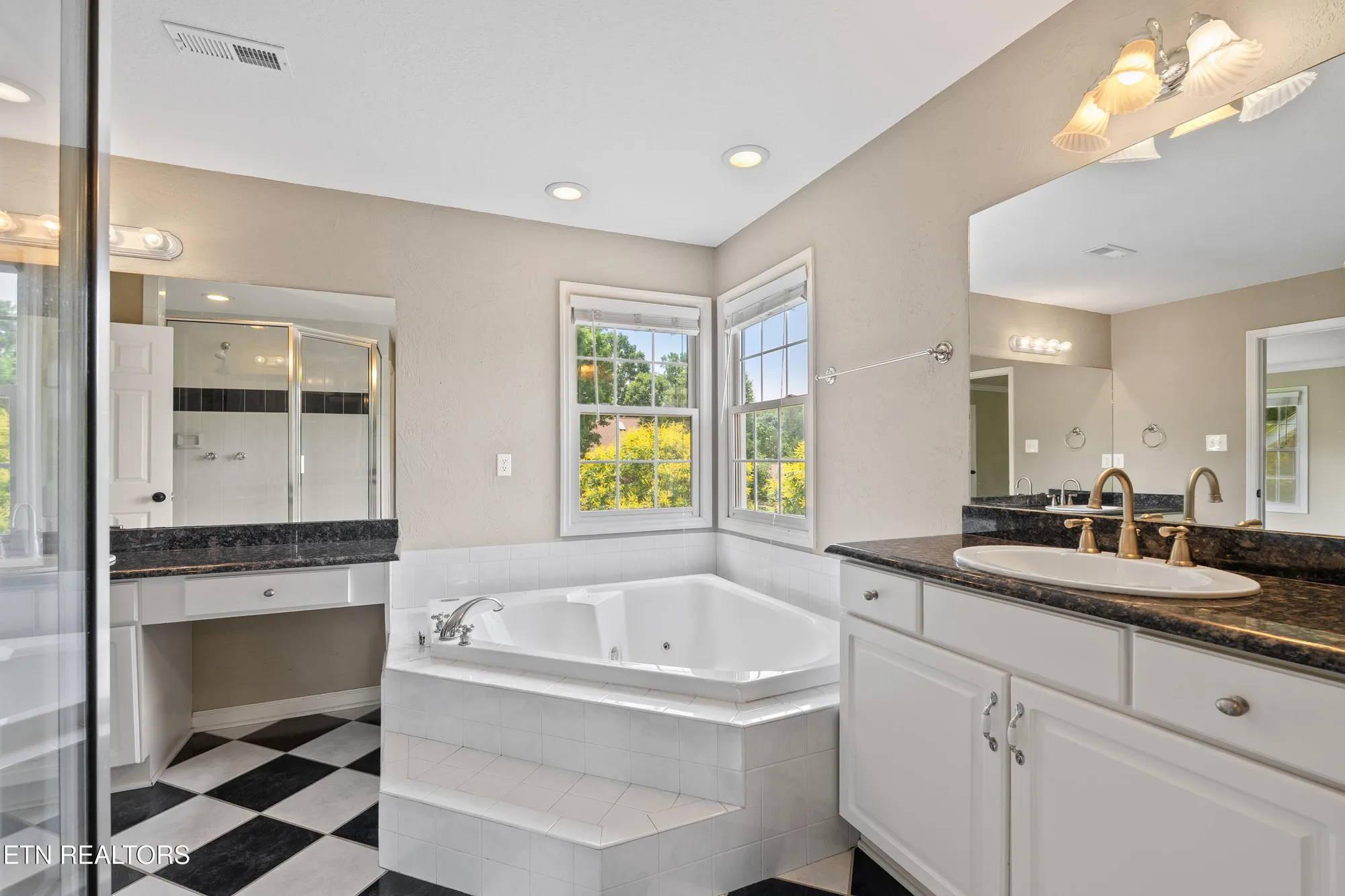 Property Slideshow image 27 of 57 | 612 sandpiper dr, Vonore, TN, 37885