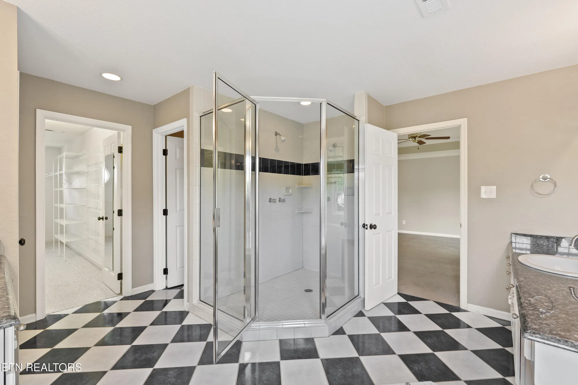 Property Slideshow image 29 of 57 | 612 sandpiper dr, Vonore, TN, 37885