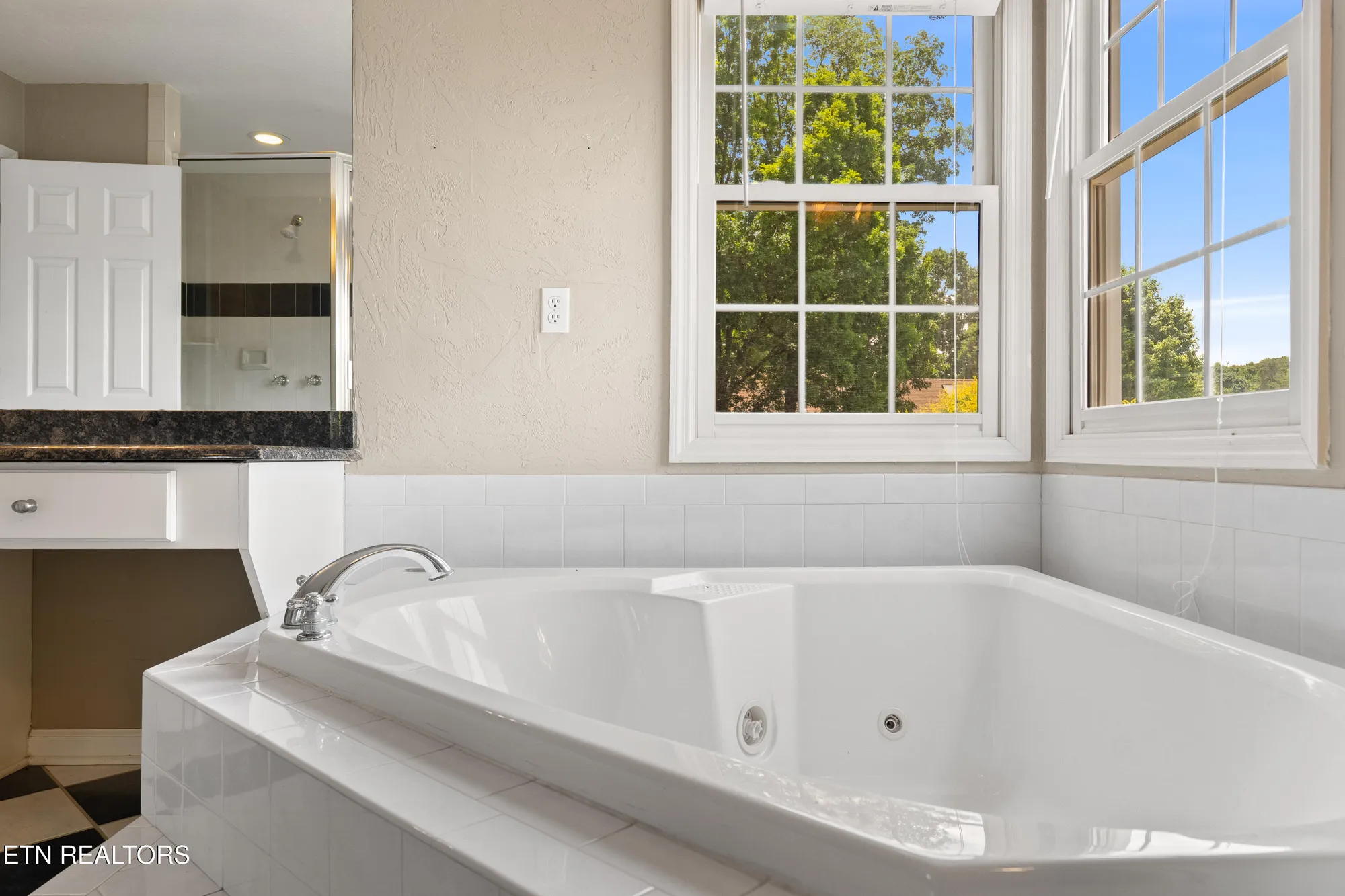 Property Slideshow image 28 of 57 | 612 sandpiper dr, Vonore, TN, 37885