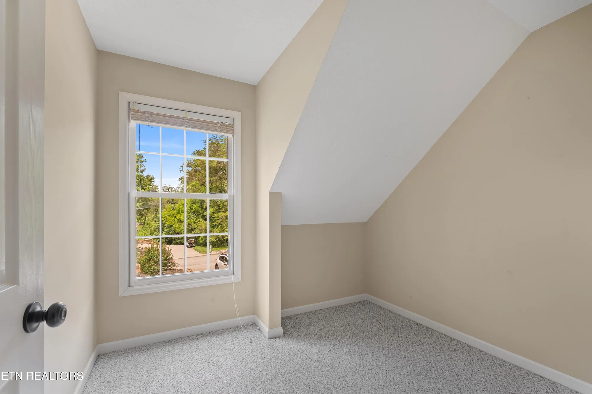 Property Slideshow image 41 of 57 | 612 sandpiper dr, Vonore, TN, 37885