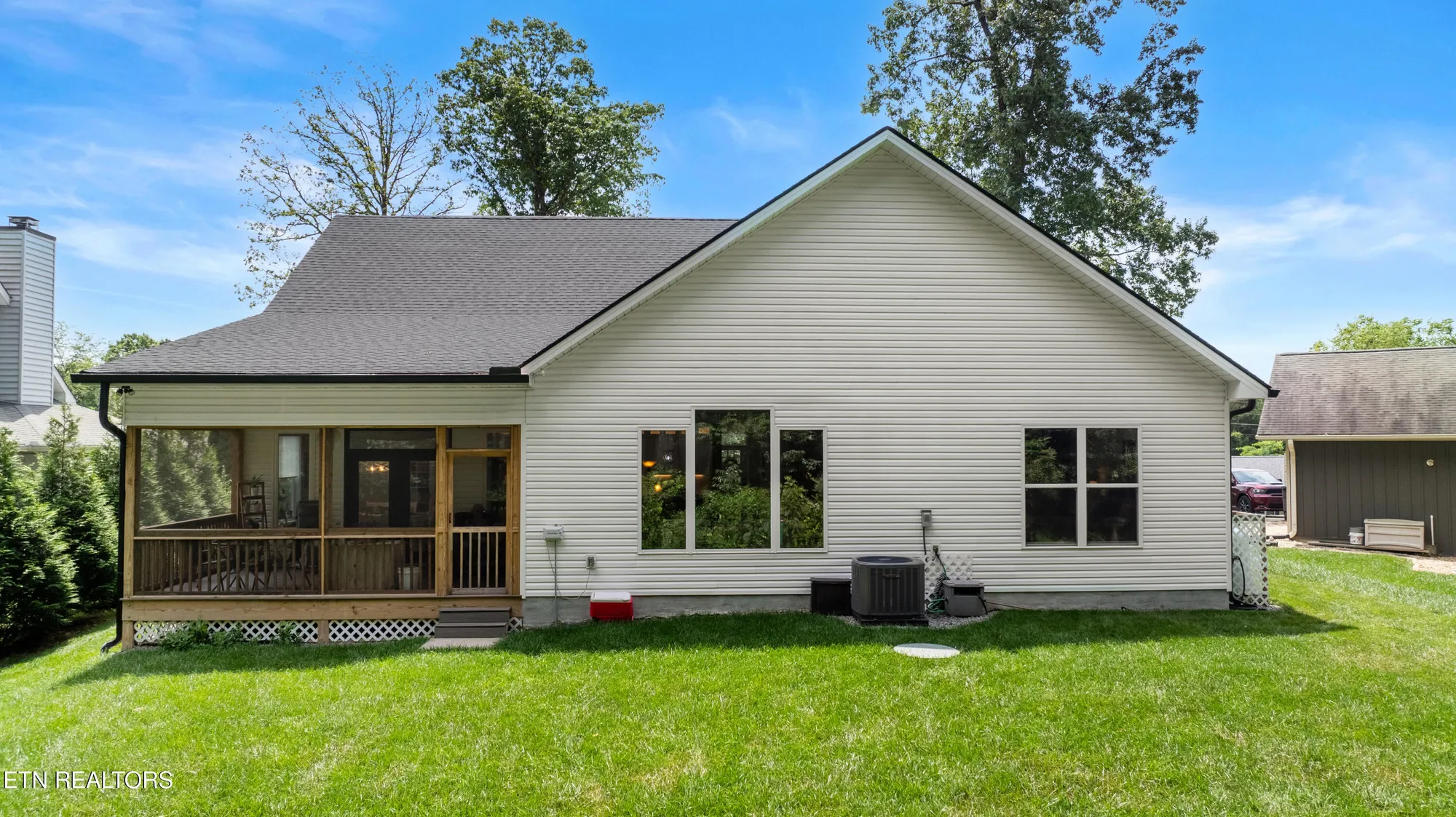 Property Slideshow image 7 of 39 | 119 yona way, Loudon, TN, 37774