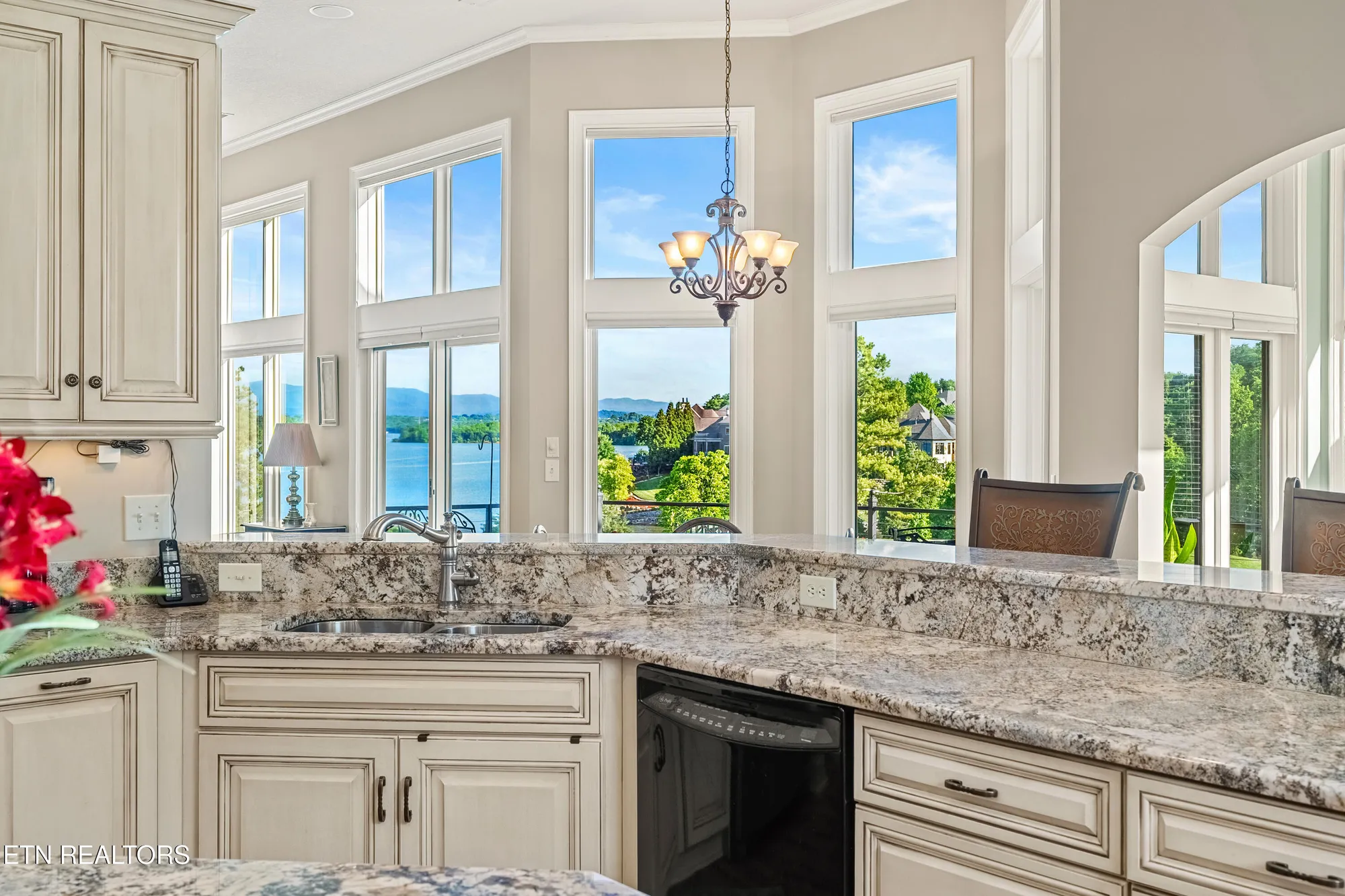 Property Slideshow image 14 of 46 | 170 blue jay ave, Vonore, TN, 37885