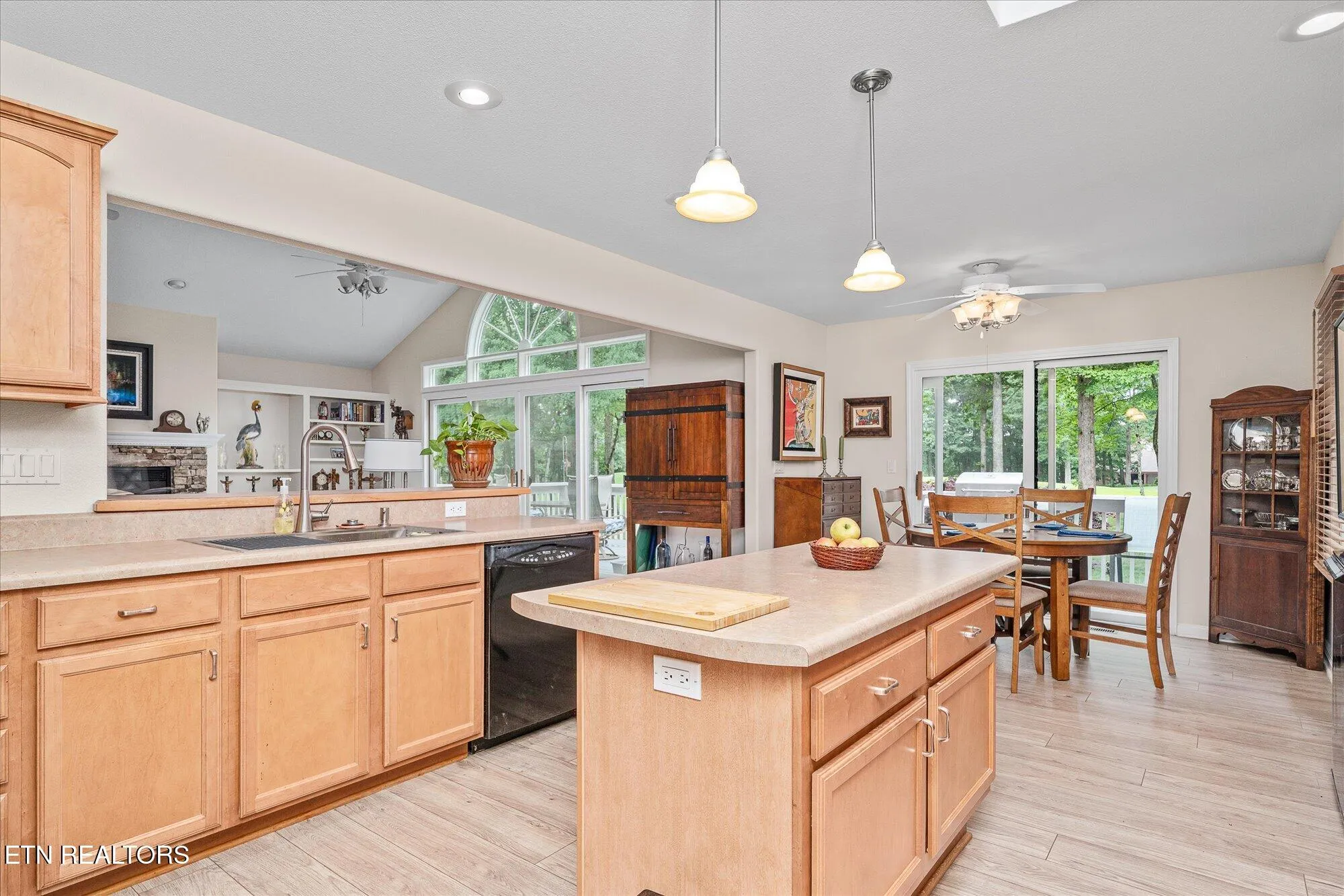 Property Slideshow image 17 of 47 | 21 lexham ct, Crossville, TN, 38558