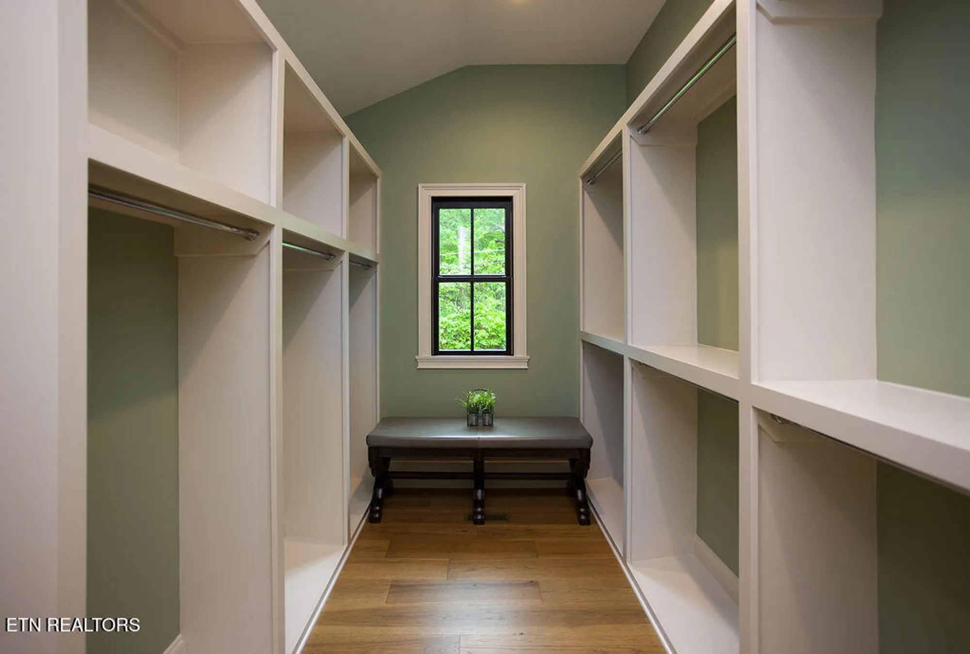 Property Slideshow image 29 of 35 | 268 stonehenge dr, Crossville, TN, 38558