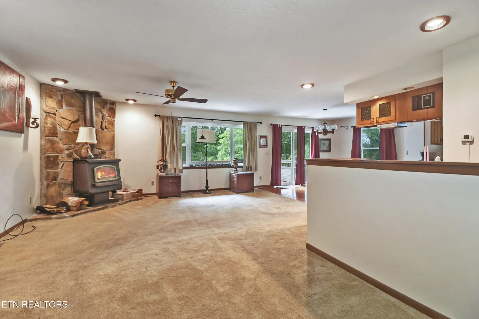 Property Slideshow image 4 of 37 | 27 brambleton ct, Crossville, TN, 38558