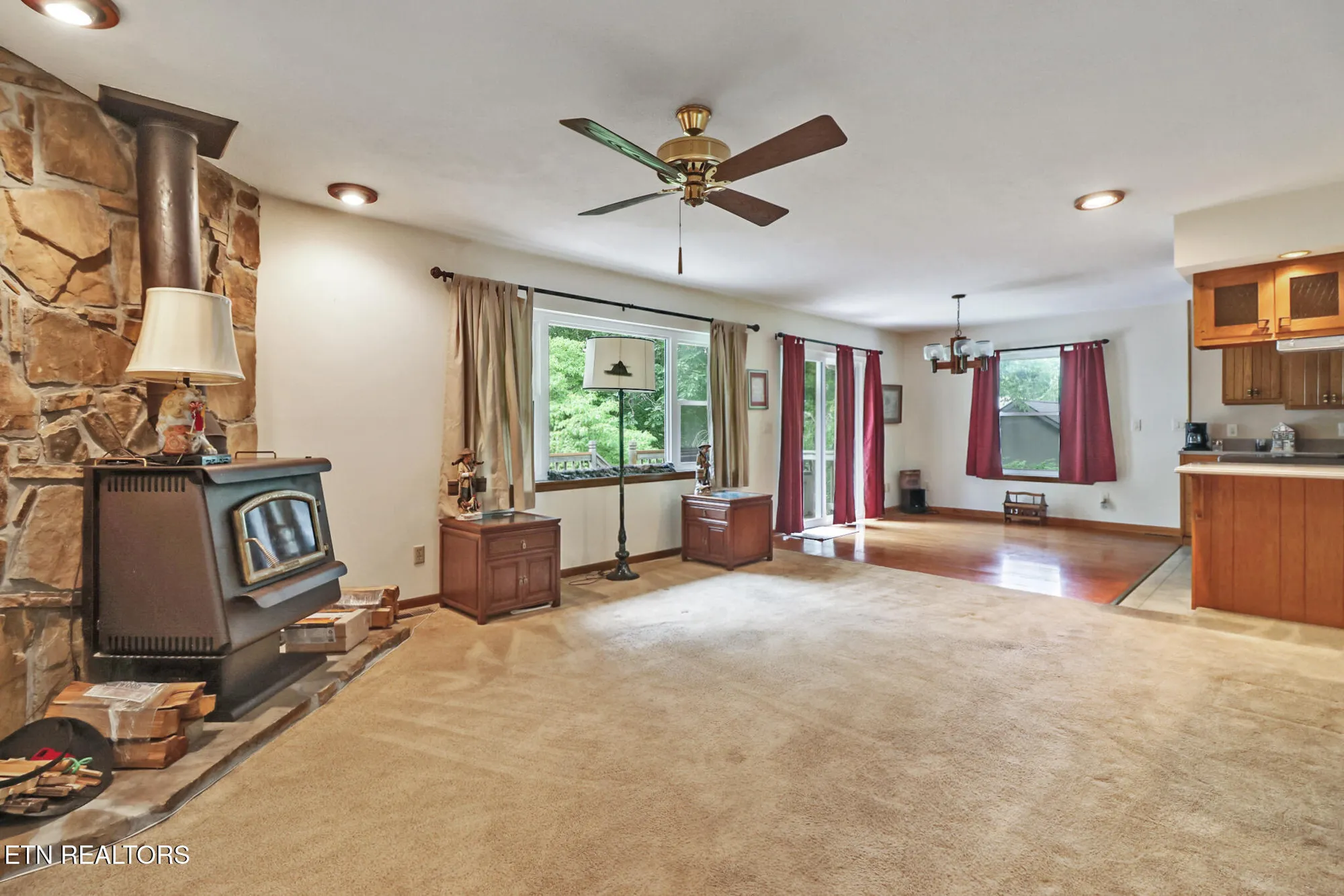 Property Slideshow image 5 of 37 | 27 brambleton ct, Crossville, TN, 38558