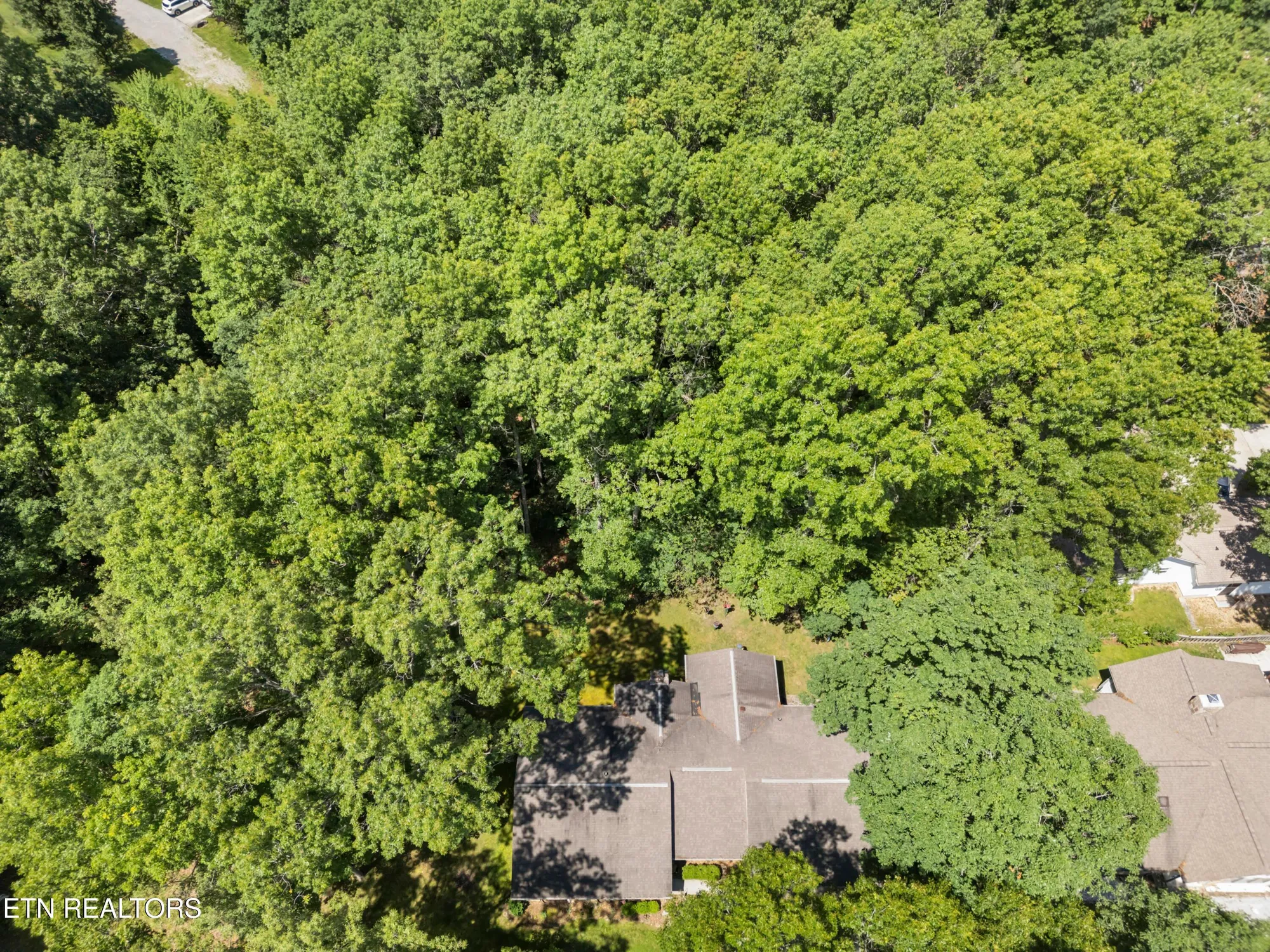 Property Slideshow image 6 of 46 | 122 glenwood dr, Crossville, TN, 38558