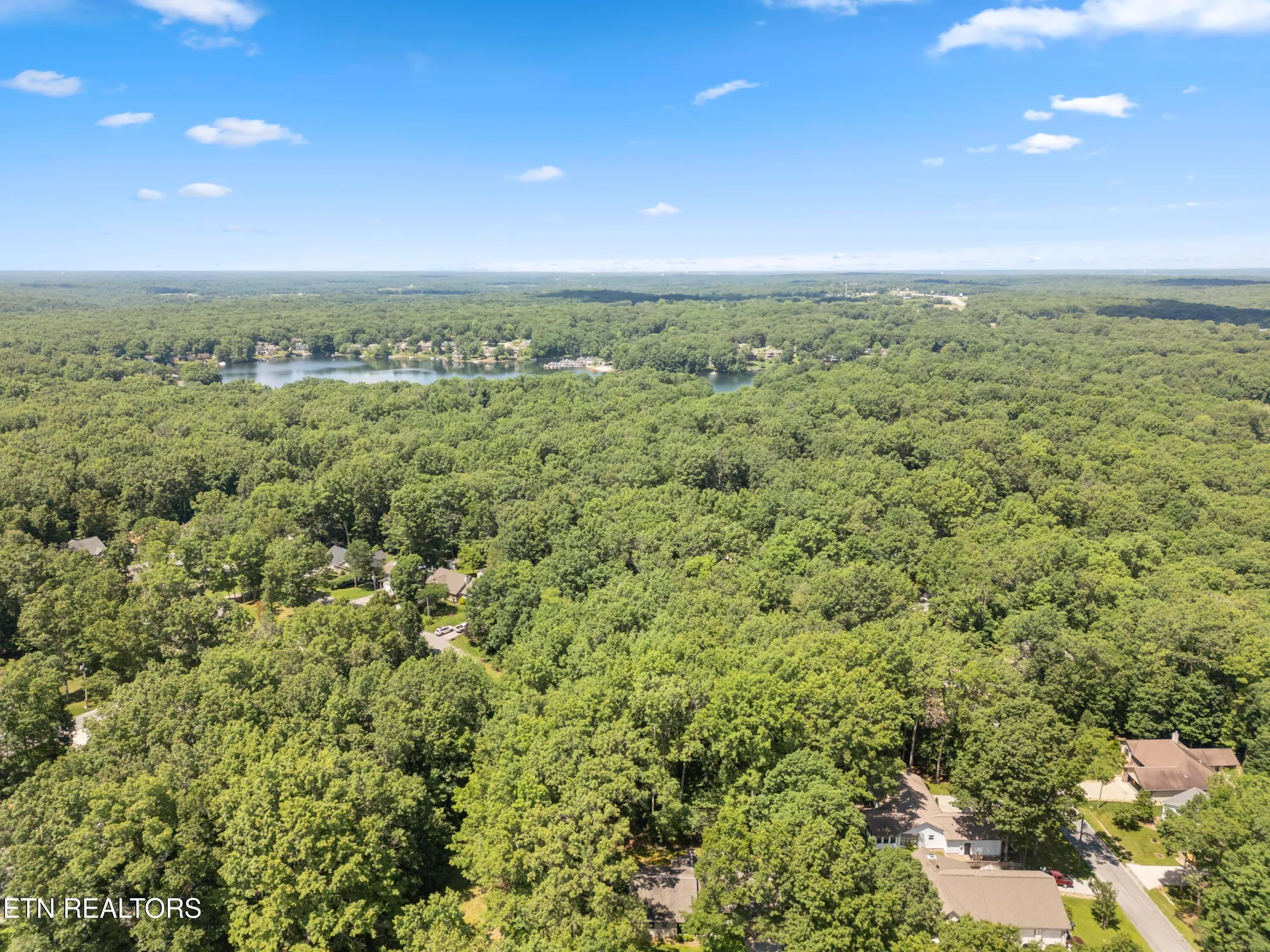 Property Slideshow image 7 of 46 | 122 glenwood dr, Crossville, TN, 38558