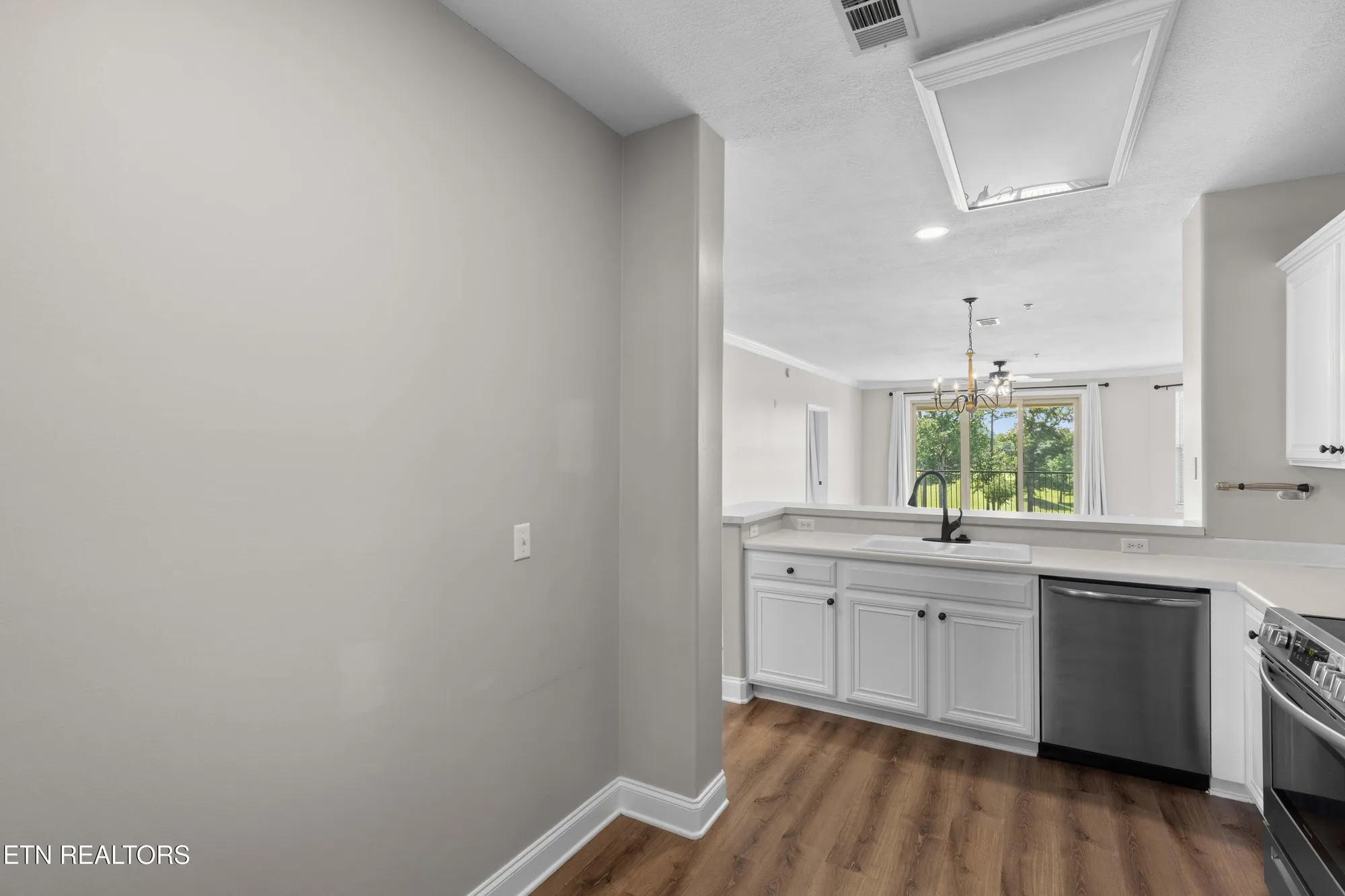 Property Slideshow image 20 of 29 | 565 rarity bay pkwy 205, Vonore, TN, 37885