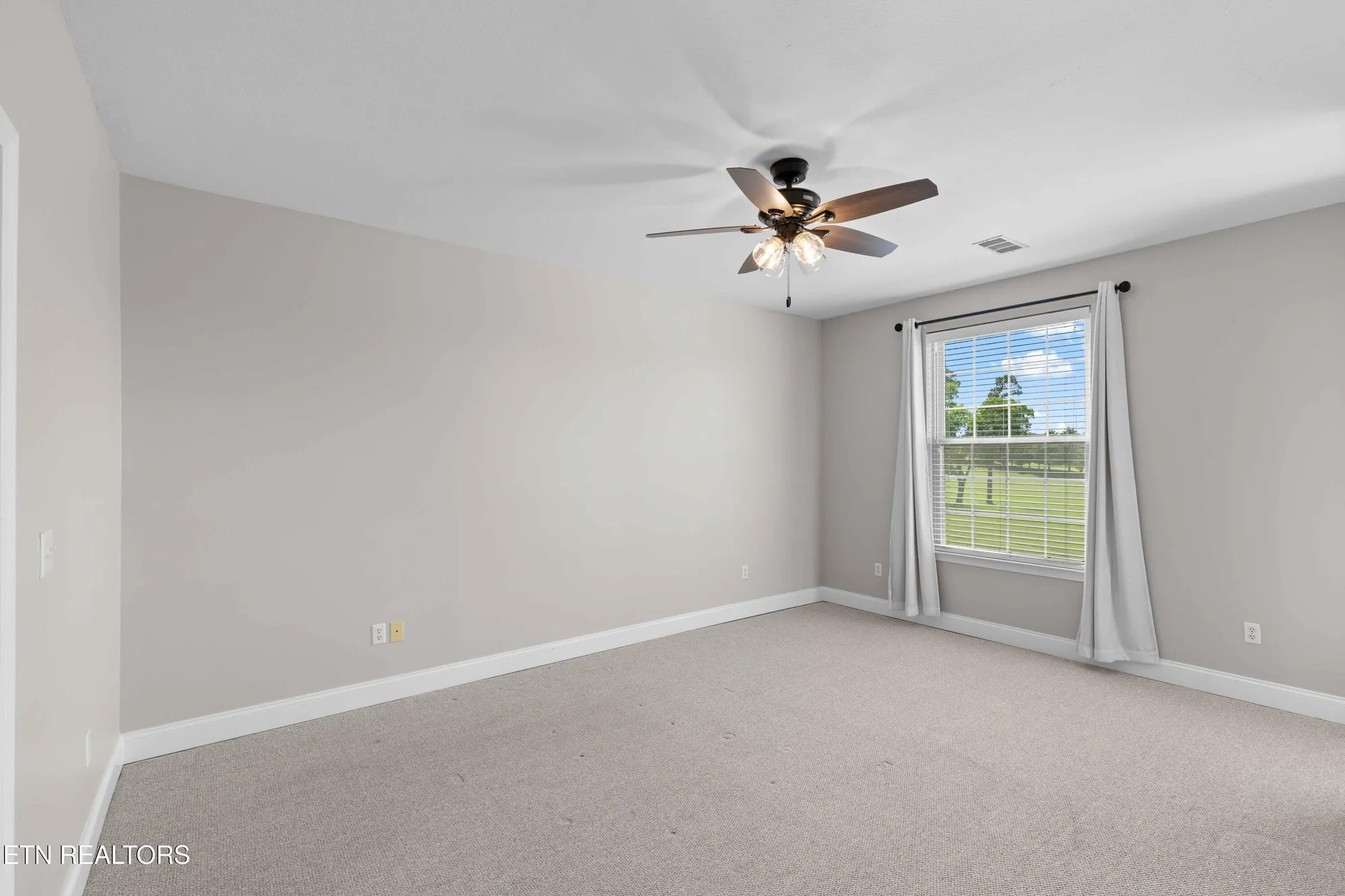 Property Slideshow image 11 of 29 | 565 rarity bay pkwy 205, Vonore, TN, 37885