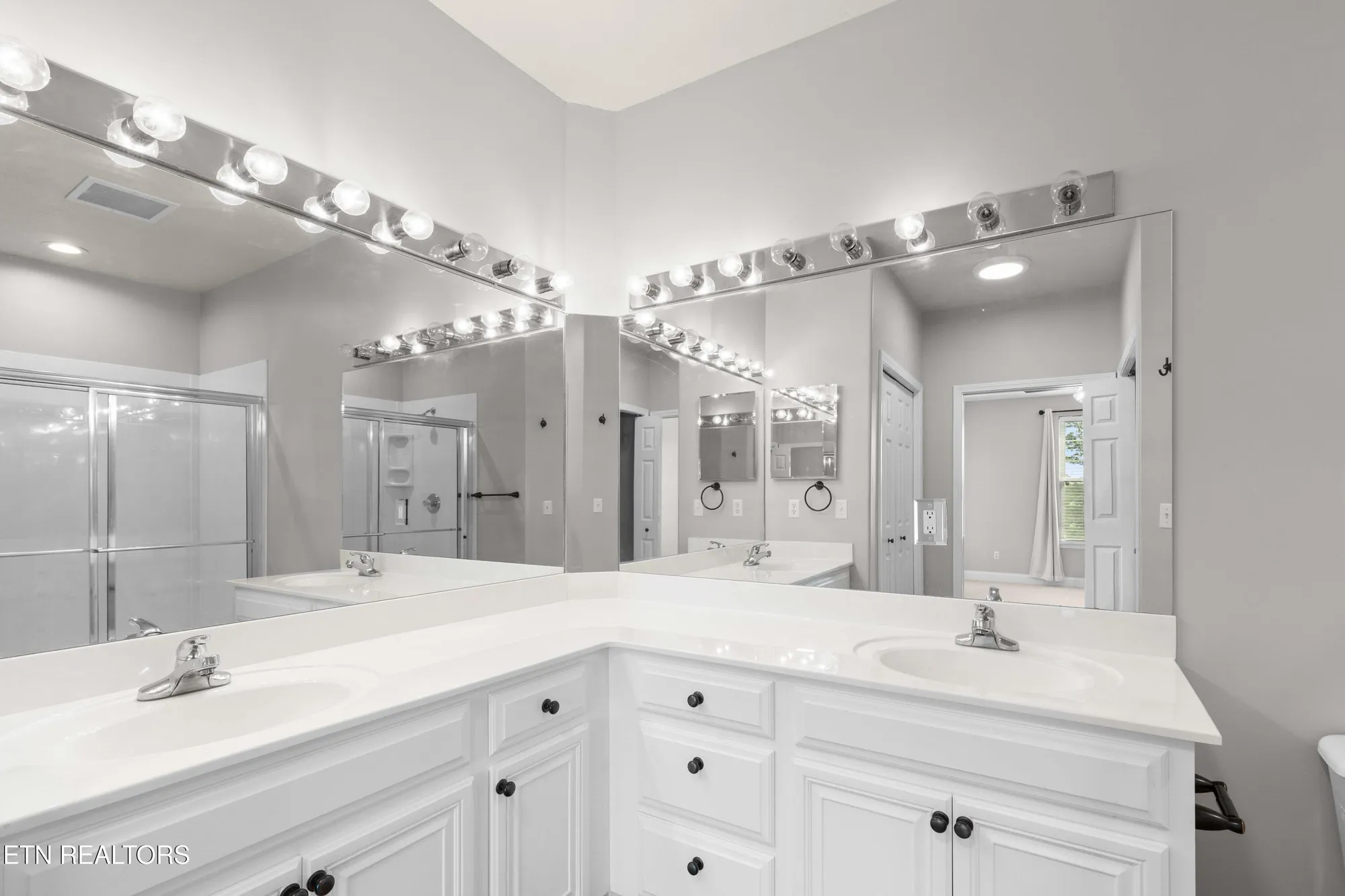 Property Slideshow image 16 of 29 | 565 rarity bay pkwy 205, Vonore, TN, 37885