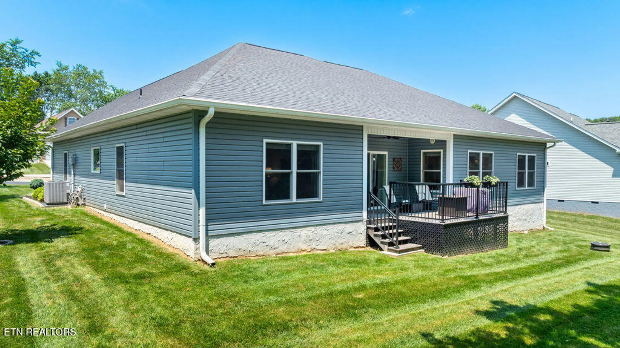 Property Slideshow image 4 of 41 | 425 cheeyo pl, Loudon, TN, 37774