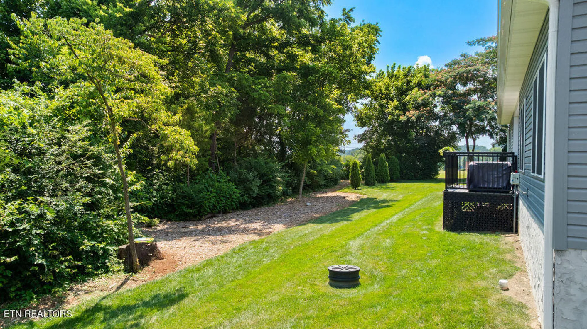 Property Slideshow image 6 of 41 | 425 cheeyo pl, Loudon, TN, 37774