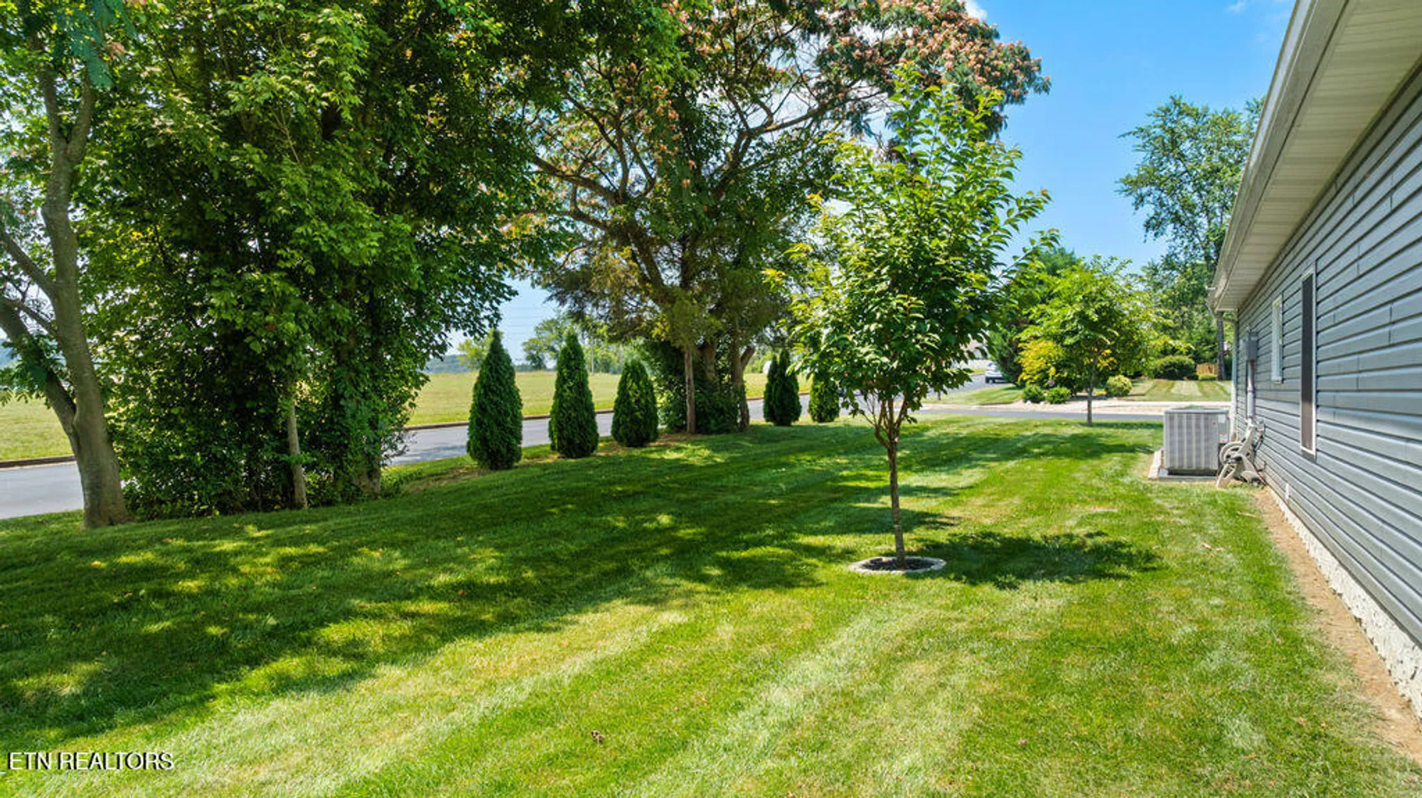 Property Slideshow image 7 of 41 | 425 cheeyo pl, Loudon, TN, 37774