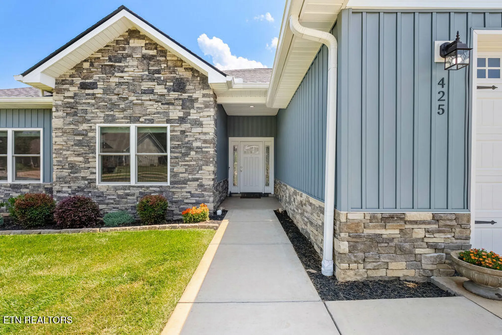 Property Slideshow image 9 of 41 | 425 cheeyo pl, Loudon, TN, 37774