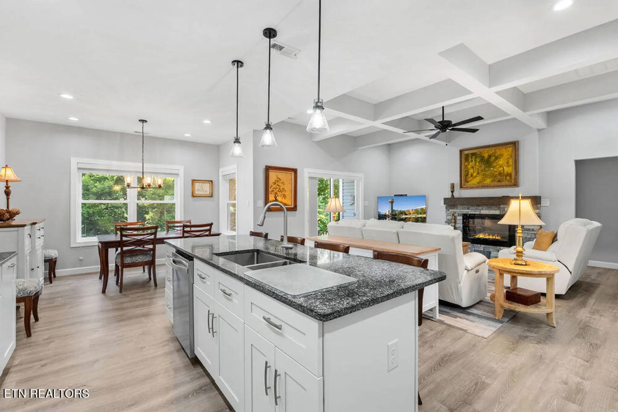 Property Slideshow image 18 of 41 | 425 cheeyo pl, Loudon, TN, 37774