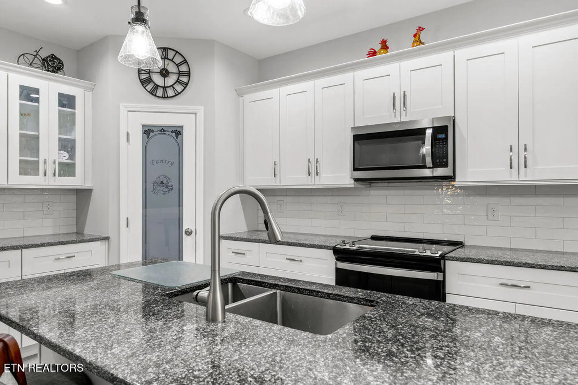 Property Slideshow image 21 of 41 | 425 cheeyo pl, Loudon, TN, 37774