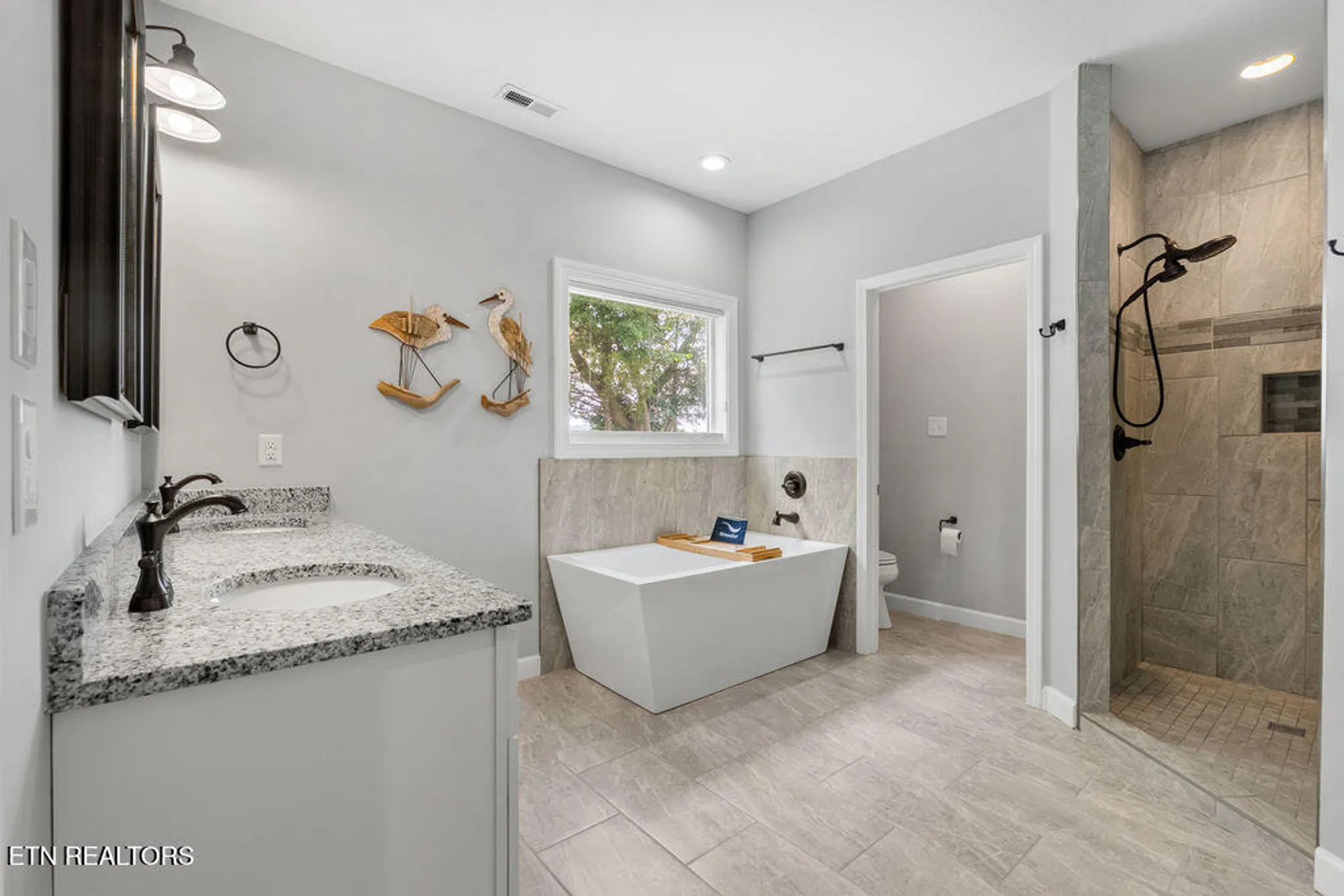 Property Slideshow image 27 of 41 | 425 cheeyo pl, Loudon, TN, 37774