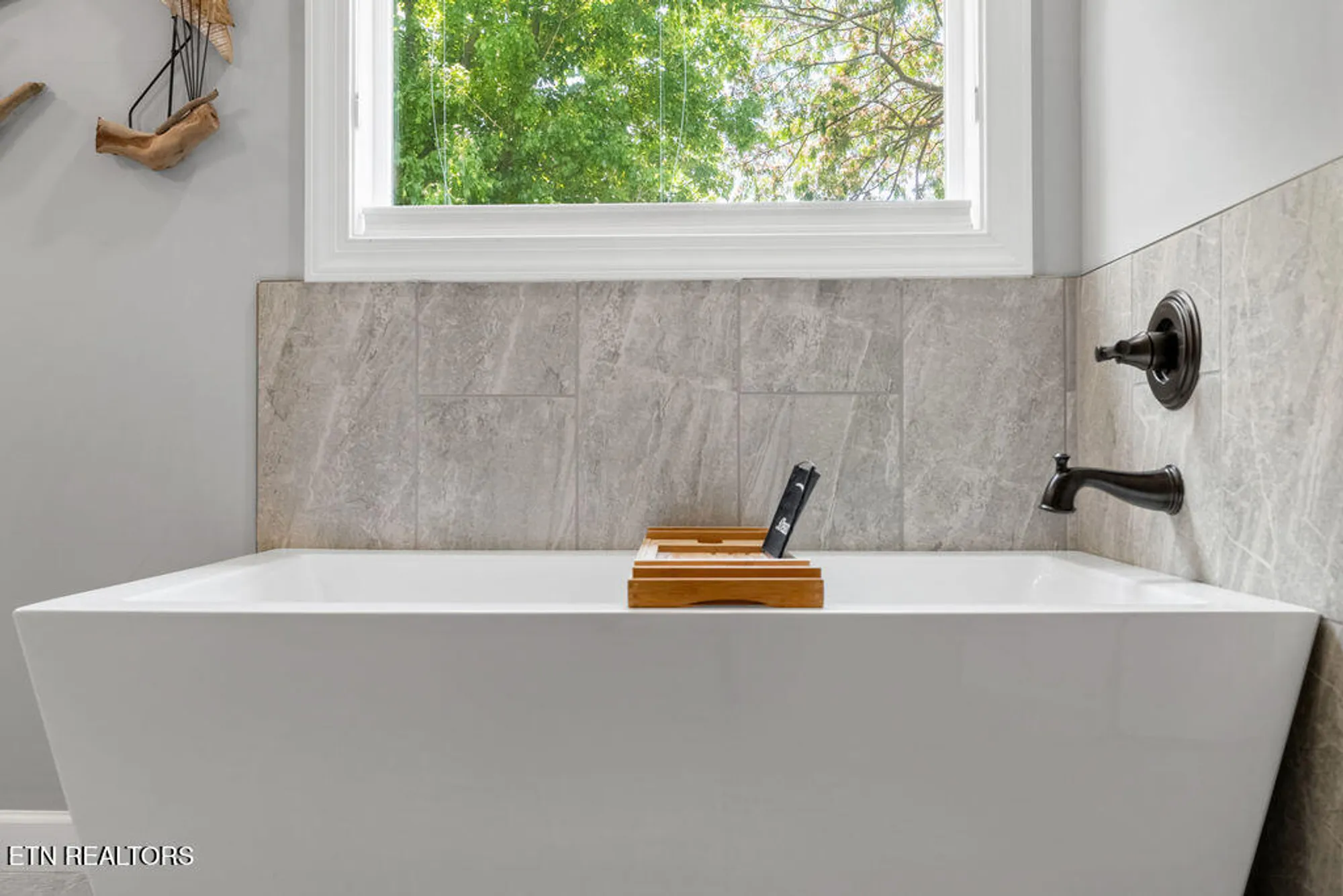 Property Slideshow image 29 of 41 | 425 cheeyo pl, Loudon, TN, 37774