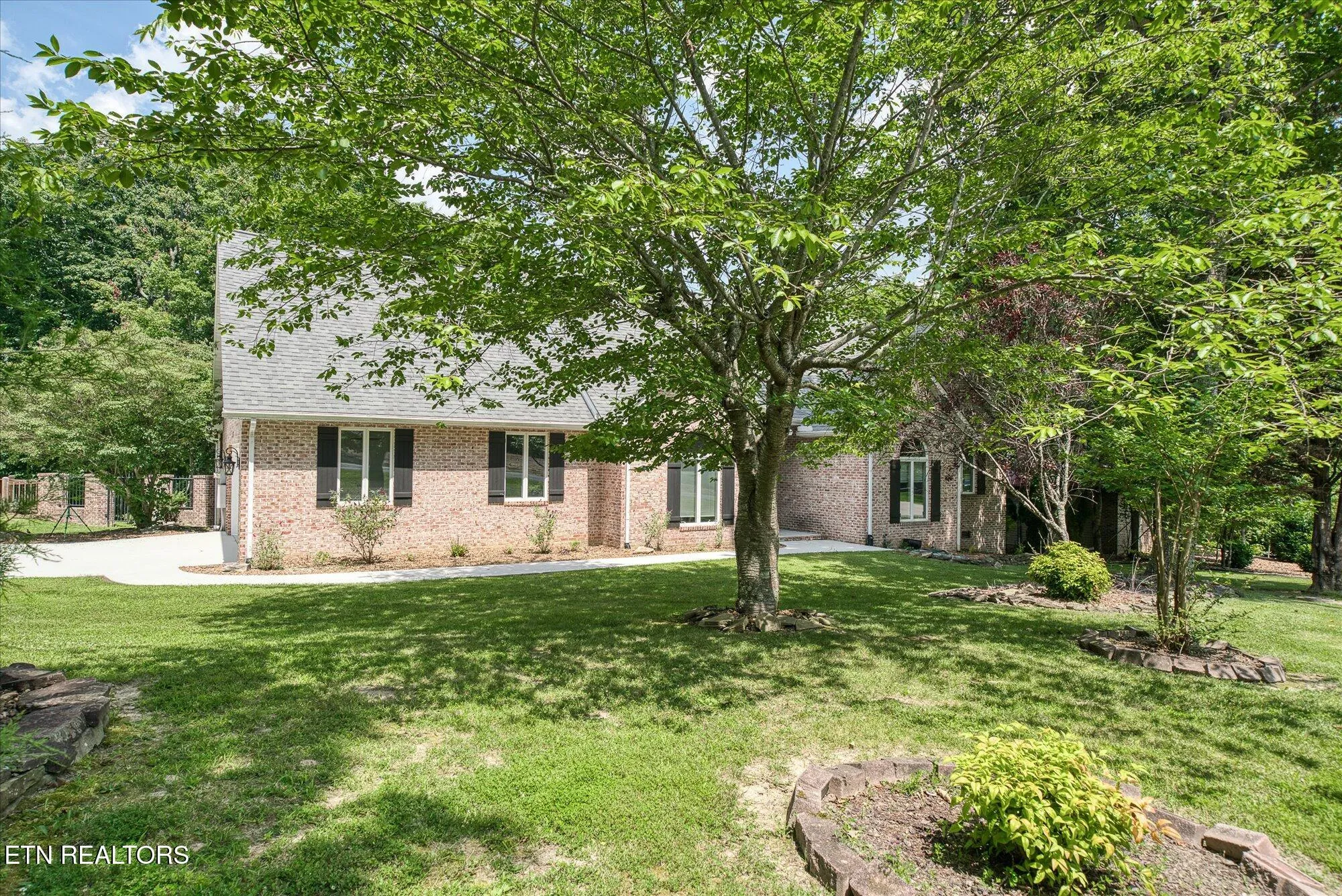 Property Slideshow image 2 of 62 | 126 markham ln, Crossville, TN, 38558