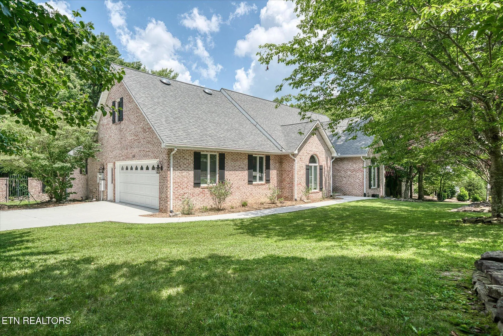 Property Slideshow image 3 of 62 | 126 markham ln, Crossville, TN, 38558