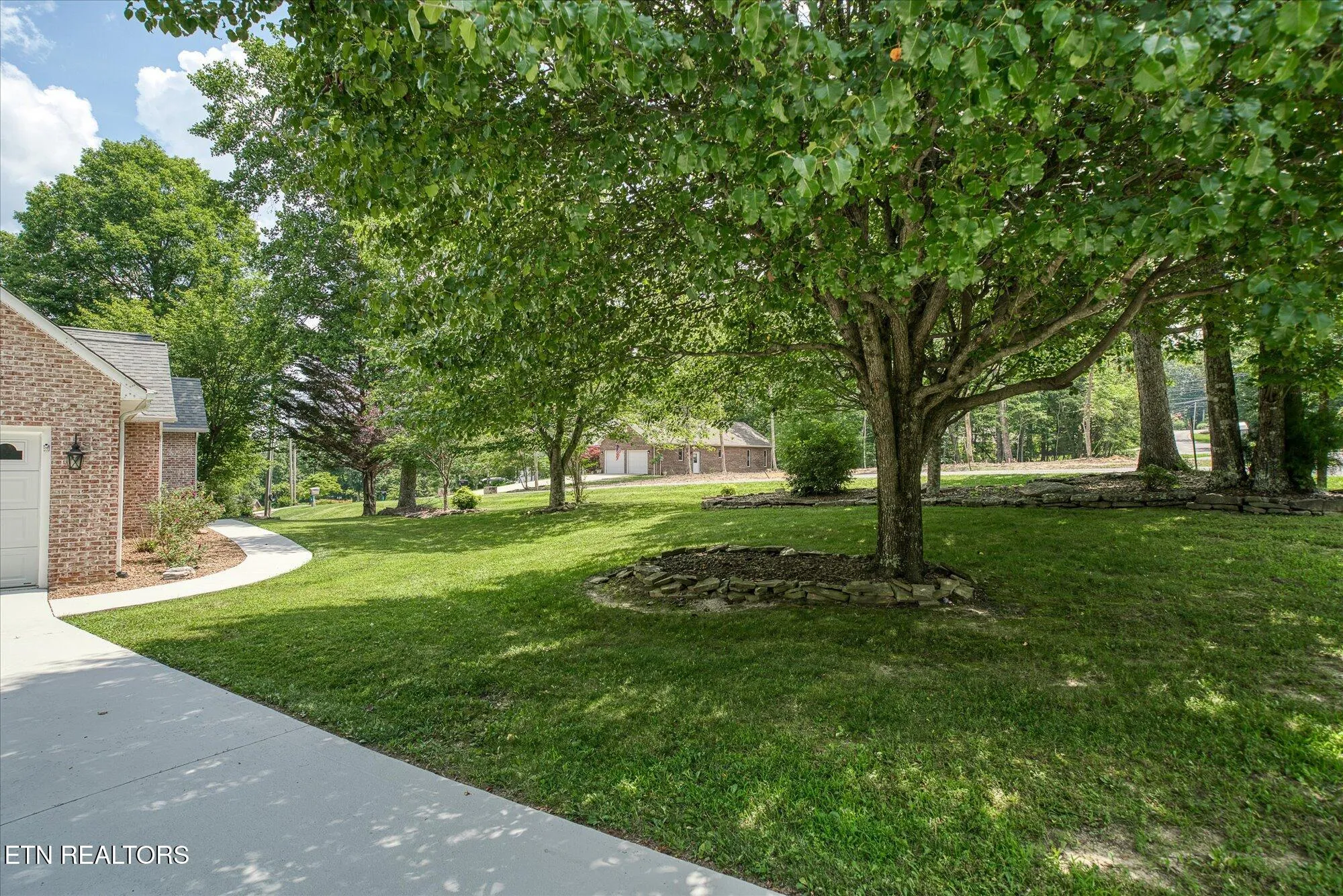 Property Slideshow image 8 of 62 | 126 markham ln, Crossville, TN, 38558