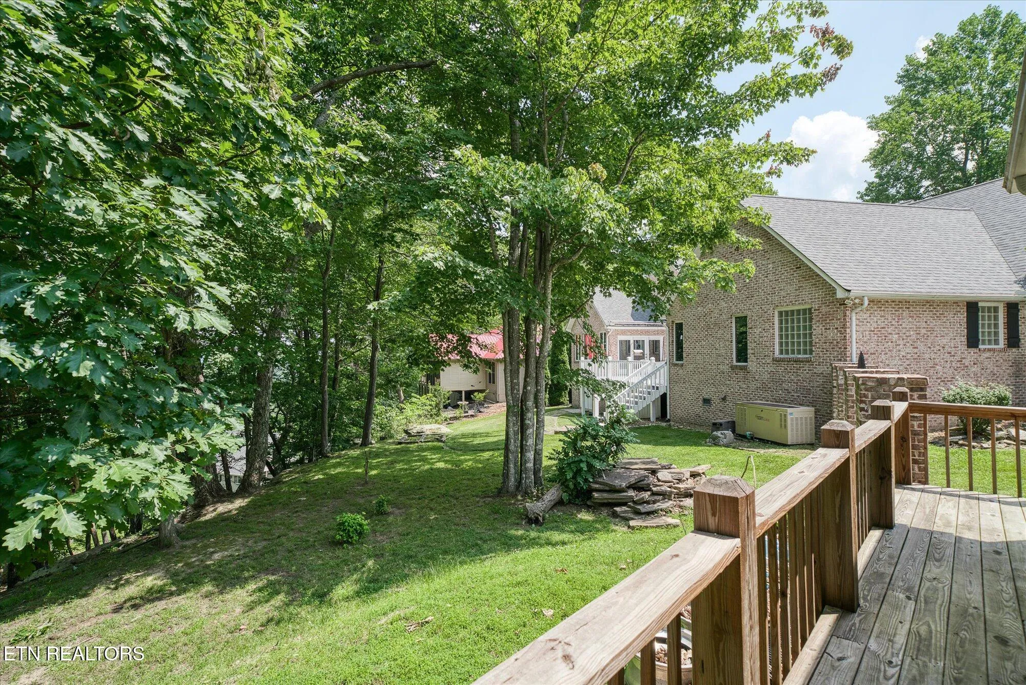 Property Slideshow image 14 of 62 | 126 markham ln, Crossville, TN, 38558