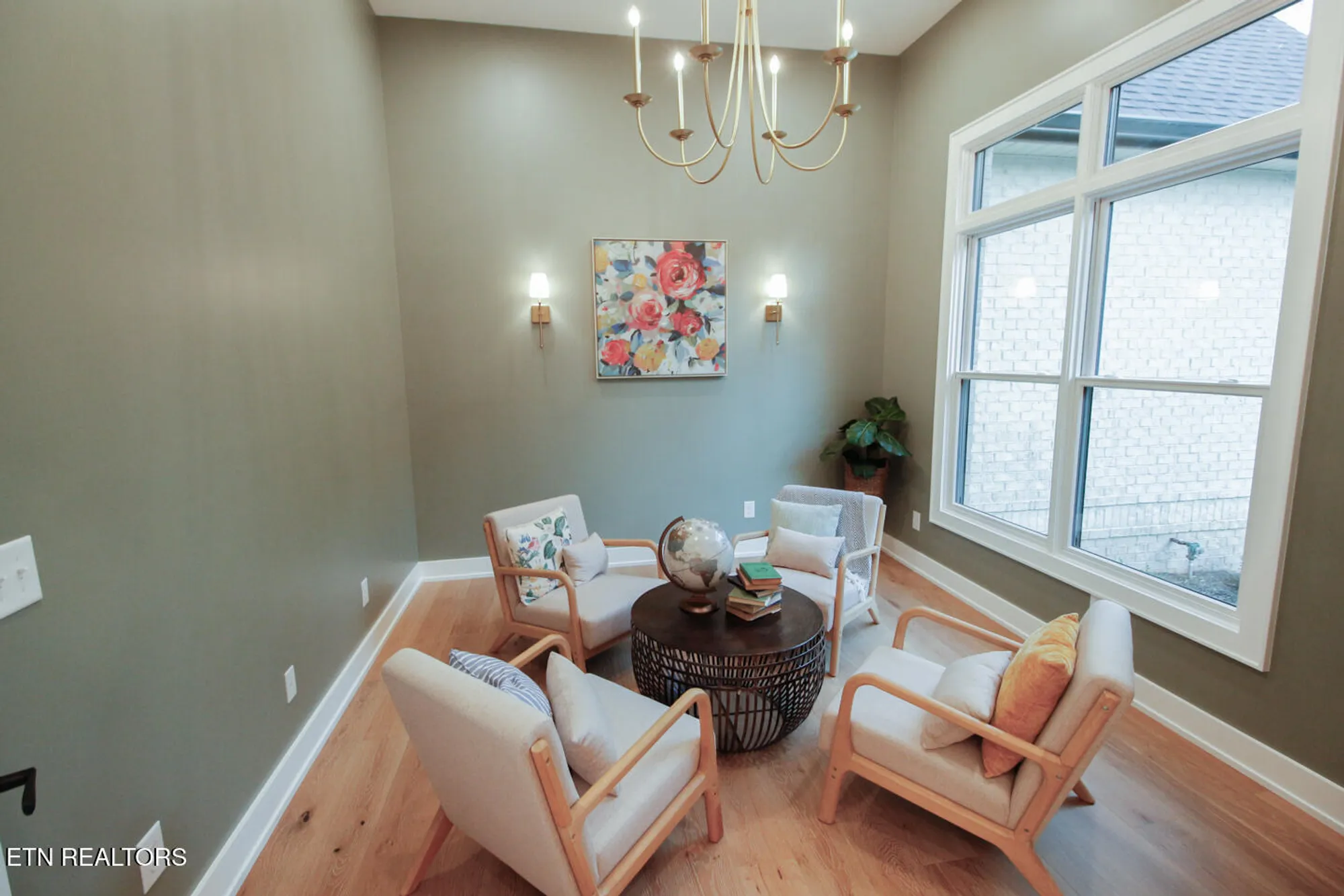 Property Slideshow image 5 of 17 | 127 daksi way, Loudon, TN, 37774