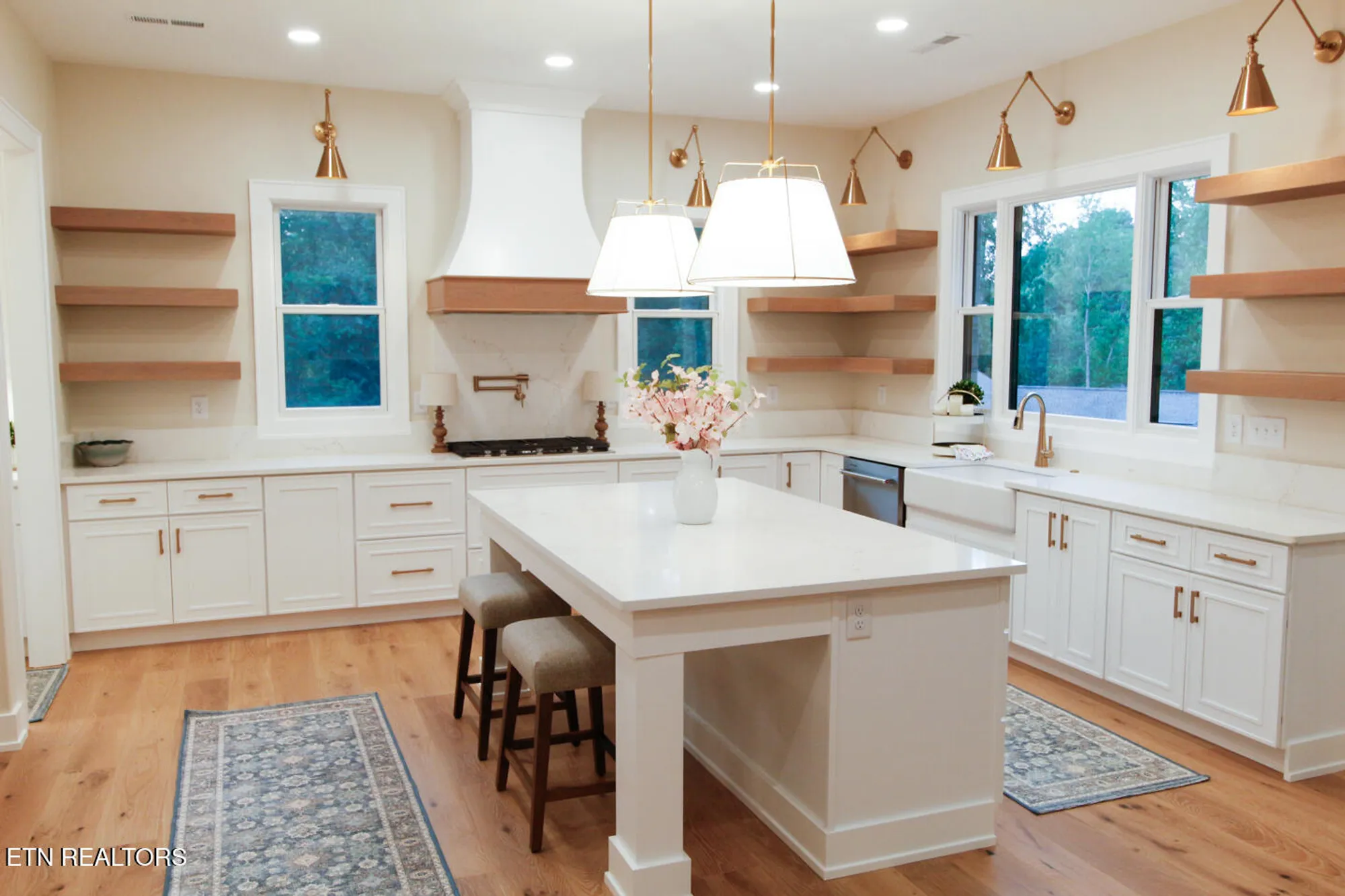 Property Slideshow image 6 of 17 | 127 daksi way, Loudon, TN, 37774