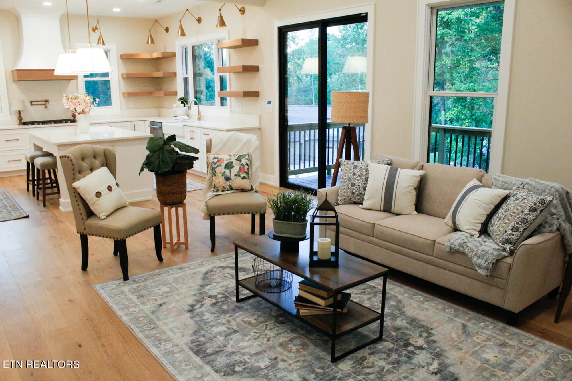 Property Slideshow image 11 of 17 | 127 daksi way, Loudon, TN, 37774