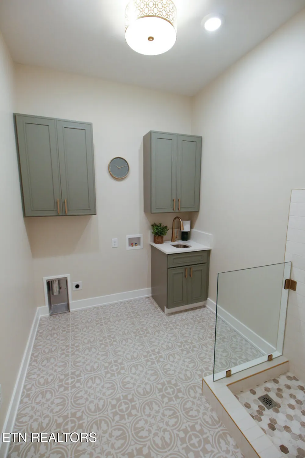 Property Slideshow image 14 of 17 | 127 daksi way, Loudon, TN, 37774