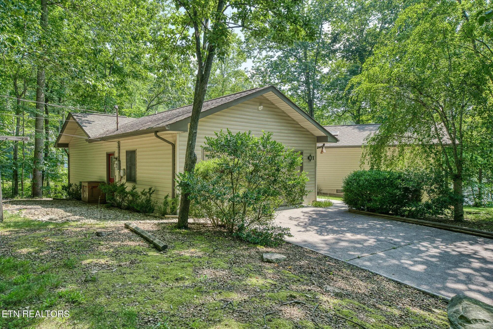 Property Slideshow image 6 of 52 | 11 londell ct, Crossville, TN, 38558