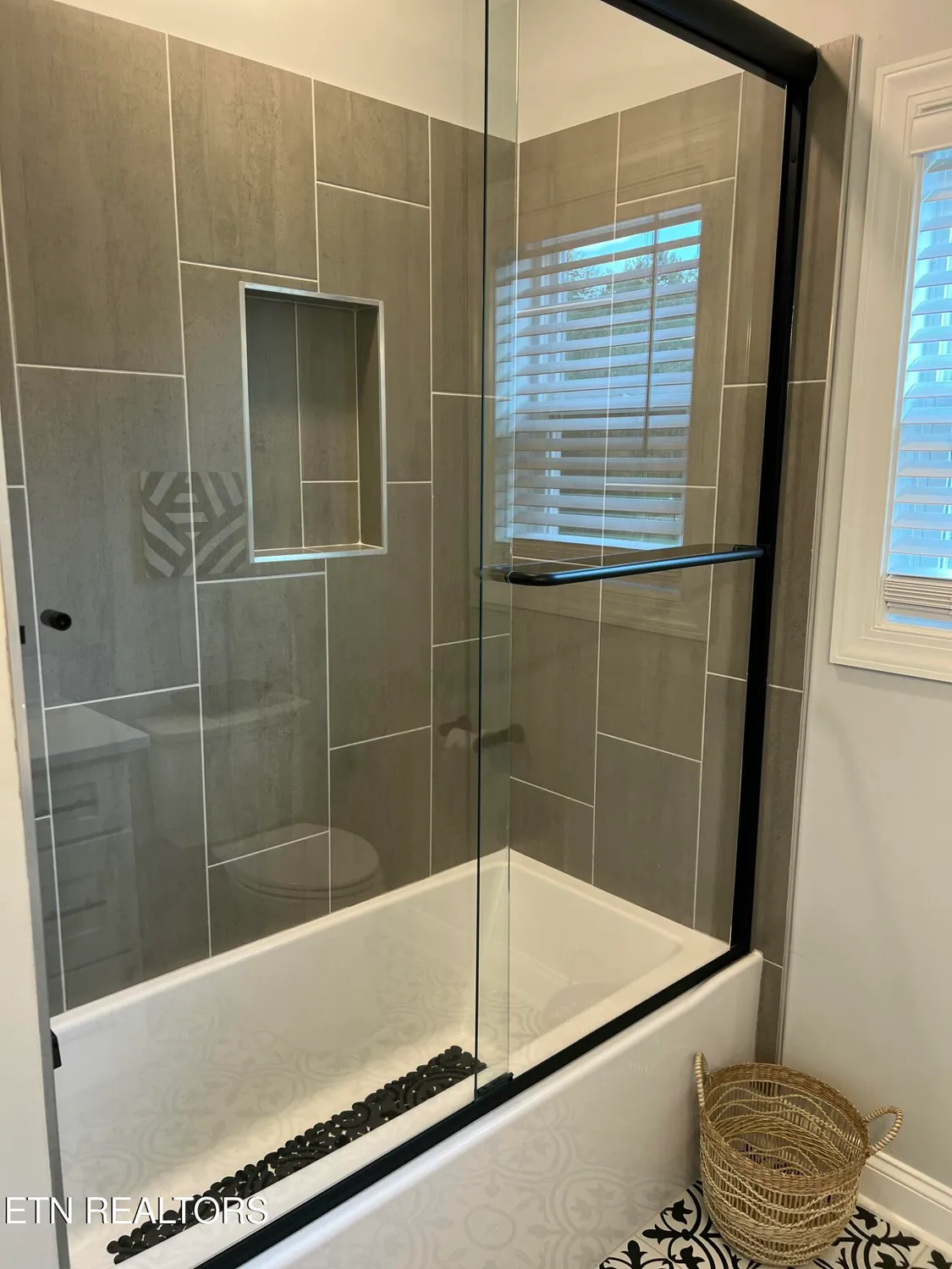 Property Slideshow image 29 of 36 | 140 elokwa way, Loudon, TN, 37774