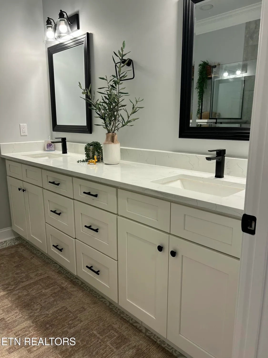 Property Slideshow image 28 of 36 | 140 elokwa way, Loudon, TN, 37774